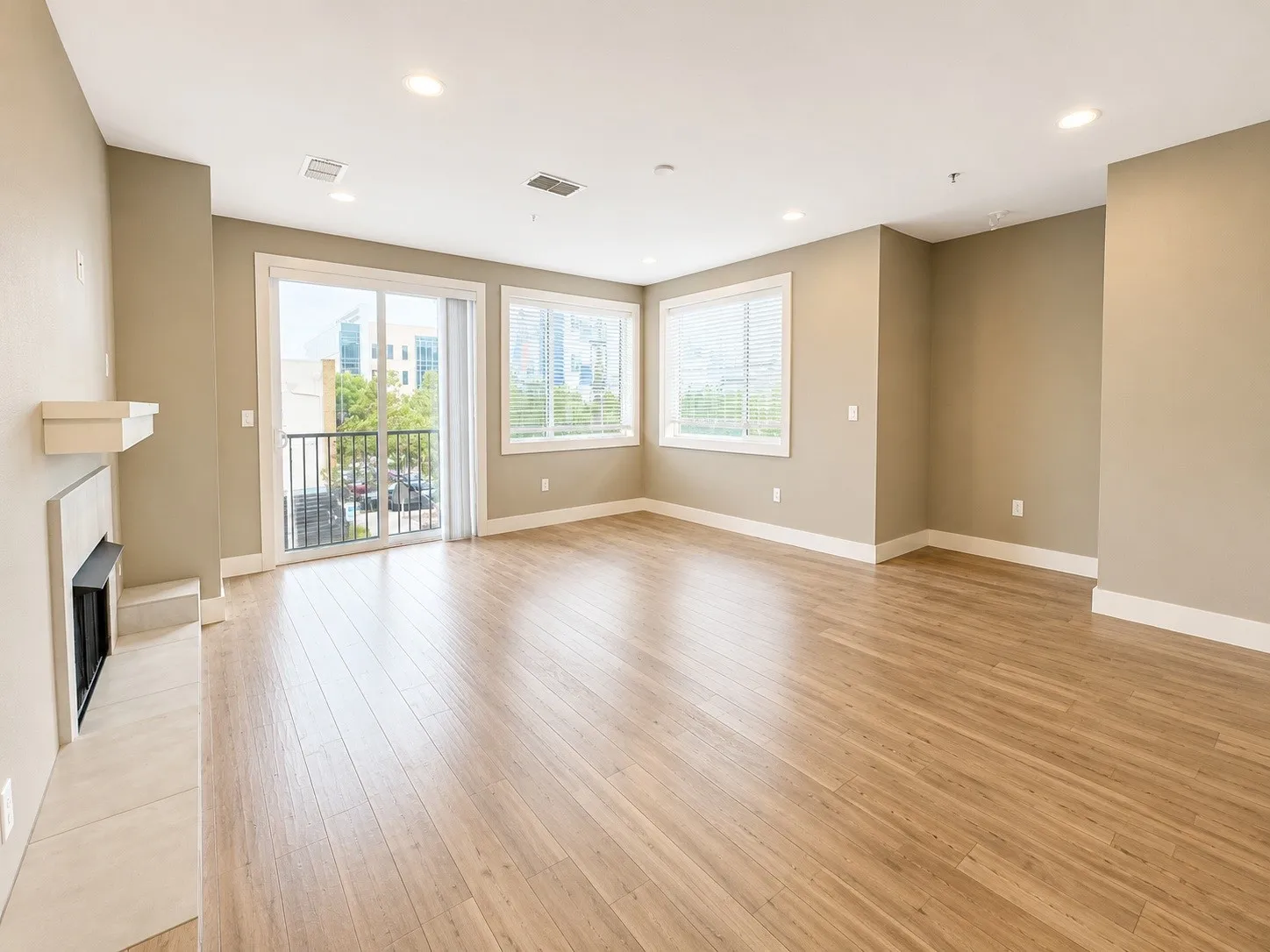 Condominium For Rent in Tarrant County , 1320 May Street 200, Fort Worth, Texas 76104, 2 Bedroom, 3 Bathroom, Garage spaces, 1,260 Sqft, built in 2014, mls#21334597, Real Estate Agent in Fort Worth, Homes For Rent in Tarrant county, Homes For Rent in Fort Worth, Realtor in Fort Worth Texas, Real Estate Brokerage Independent Realty Texas, Luminita Cordes Realtor