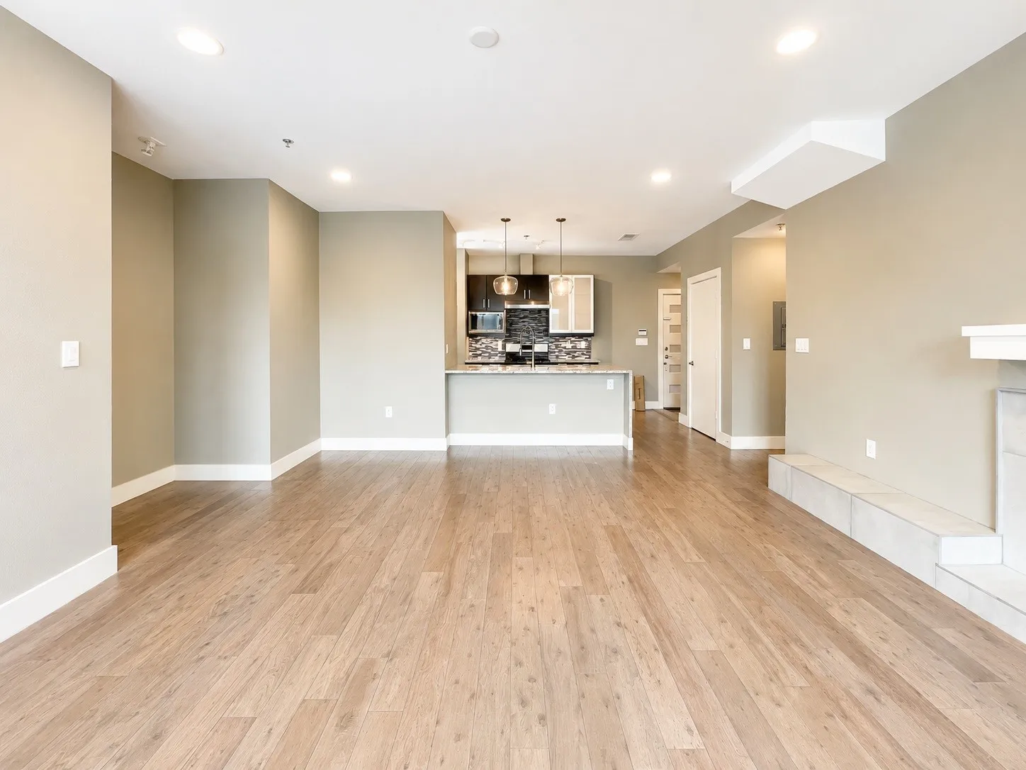 Condominium For Rent in Tarrant County , 1320 May Street 200, Fort Worth, Texas 76104, 2 Bedroom, 3 Bathroom, Garage spaces, 1,260 Sqft, built in 2014, mls#21334597, Real Estate Agent in Fort Worth, Homes For Rent in Tarrant county, Homes For Rent in Fort Worth, Realtor in Fort Worth Texas, Real Estate Brokerage Independent Realty Texas, Luminita Cordes Realtor