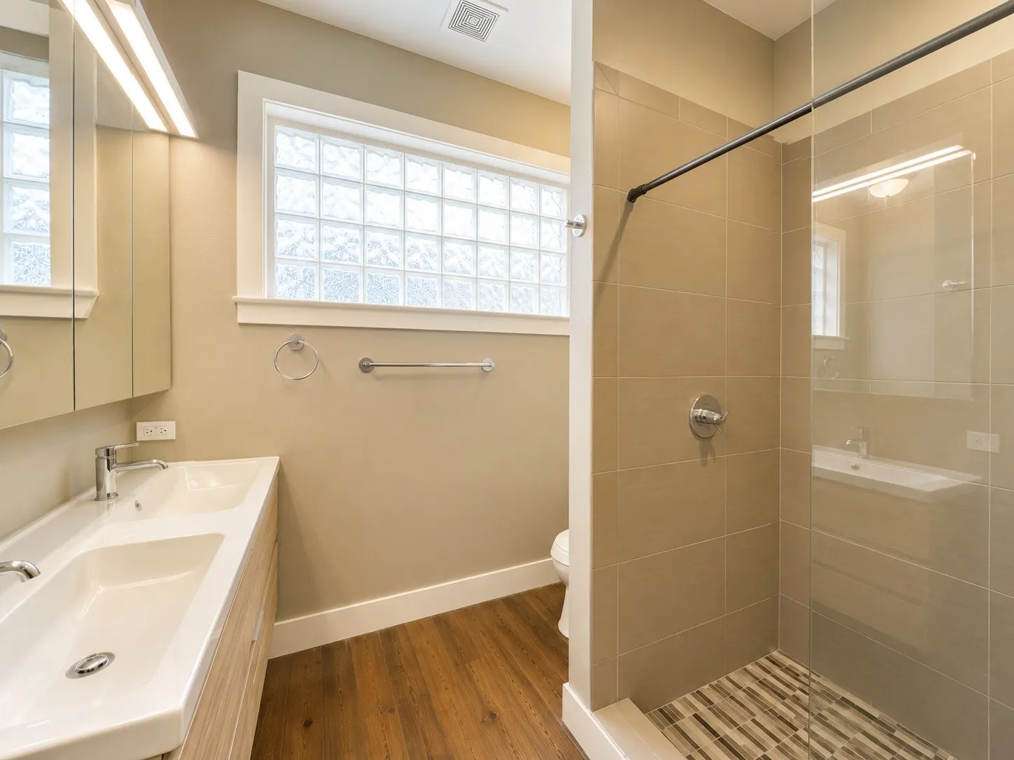 Condominium For Rent in Tarrant County , 1320 May Street 200, Fort Worth, Texas 76104, 2 Bedroom, 3 Bathroom, Garage spaces, 1,260 Sqft, built in 2014, mls#21334597, Real Estate Agent in Fort Worth, Homes For Rent in Tarrant county, Homes For Rent in Fort Worth, Realtor in Fort Worth Texas, Real Estate Brokerage Independent Realty Texas, Luminita Cordes Realtor
