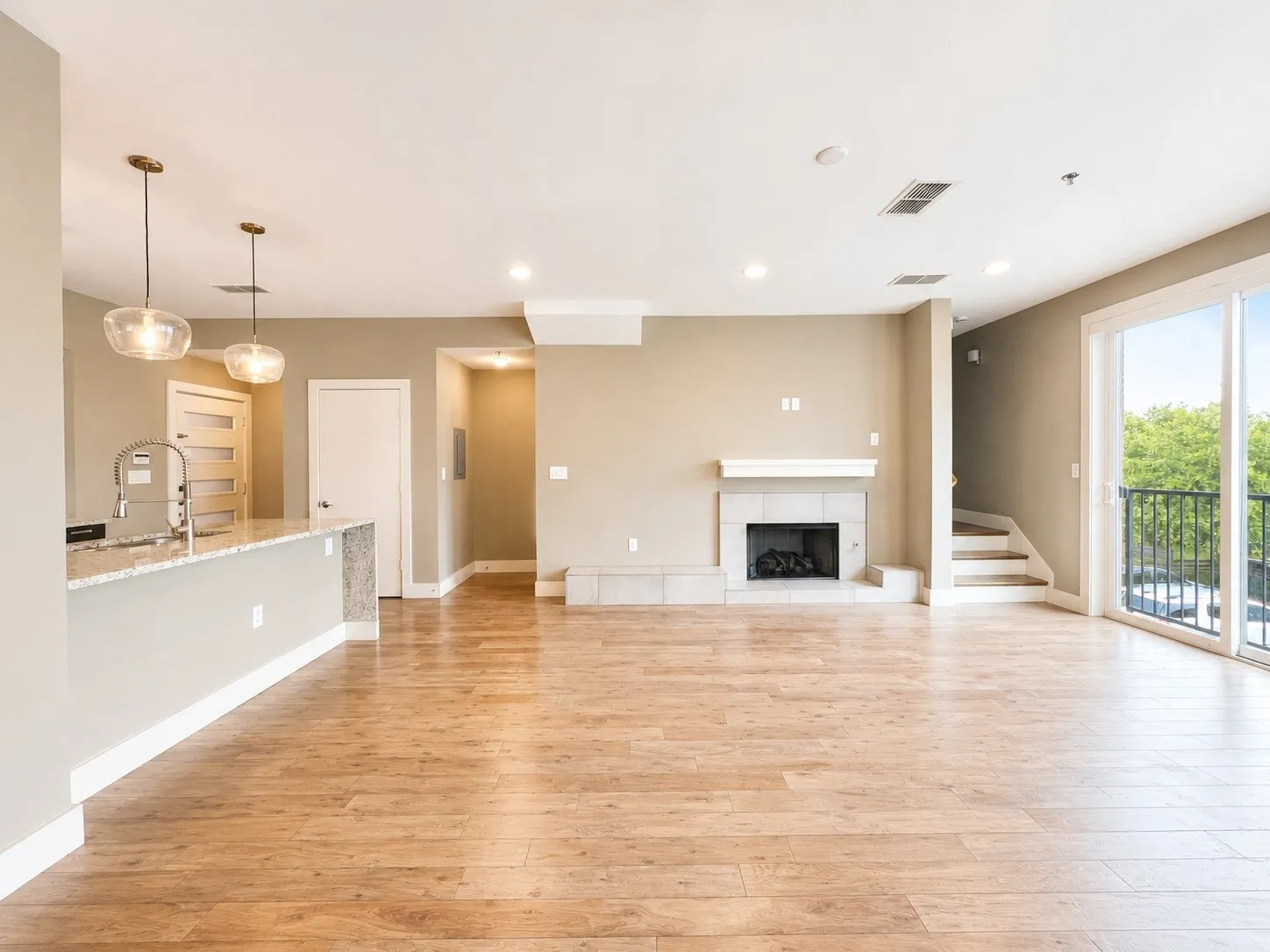 Condominium For Rent in Tarrant County , 1320 May Street 200, Fort Worth, Texas 76104, 2 Bedroom, 3 Bathroom, Garage spaces, 1,260 Sqft, built in 2014, mls#21334597, Real Estate Agent in Fort Worth, Homes For Rent in Tarrant county, Homes For Rent in Fort Worth, Realtor in Fort Worth Texas, Real Estate Brokerage Independent Realty Texas, Luminita Cordes Realtor