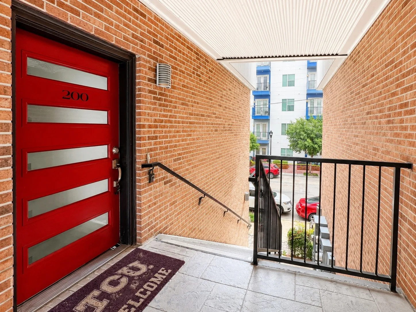 Condominium For Rent in Tarrant County , 1320 May Street 200, Fort Worth, Texas 76104, 2 Bedroom, 3 Bathroom, Garage spaces, 1,260 Sqft, built in 2014, mls#21334597, Real Estate Agent in Fort Worth, Homes For Rent in Tarrant county, Homes For Rent in Fort Worth, Realtor in Fort Worth Texas, Real Estate Brokerage Independent Realty Texas, Luminita Cordes Realtor