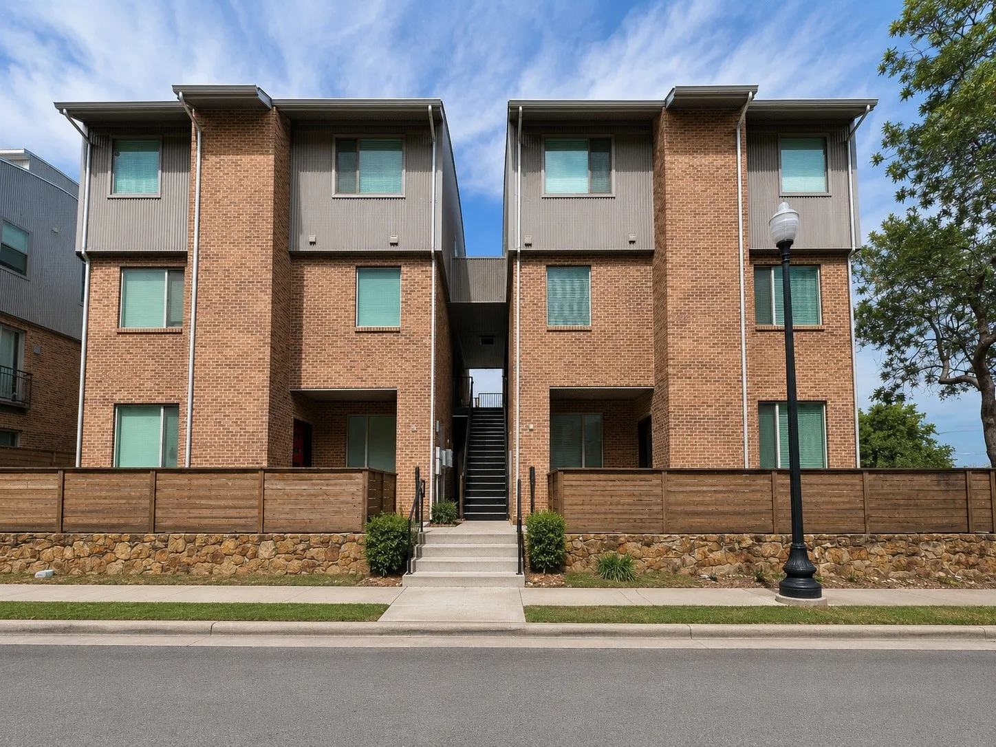 Condominium For Rent in Tarrant County , 1320 May Street 200, Fort Worth, Texas 76104, 2 Bedroom, 3 Bathroom, Garage spaces, 1,260 Sqft, built in 2014, mls#21334597, Real Estate Agent in Fort Worth, Homes For Rent in Tarrant county, Homes For Rent in Fort Worth, Realtor in Fort Worth Texas, Real Estate Brokerage Independent Realty Texas, Luminita Cordes Realtor