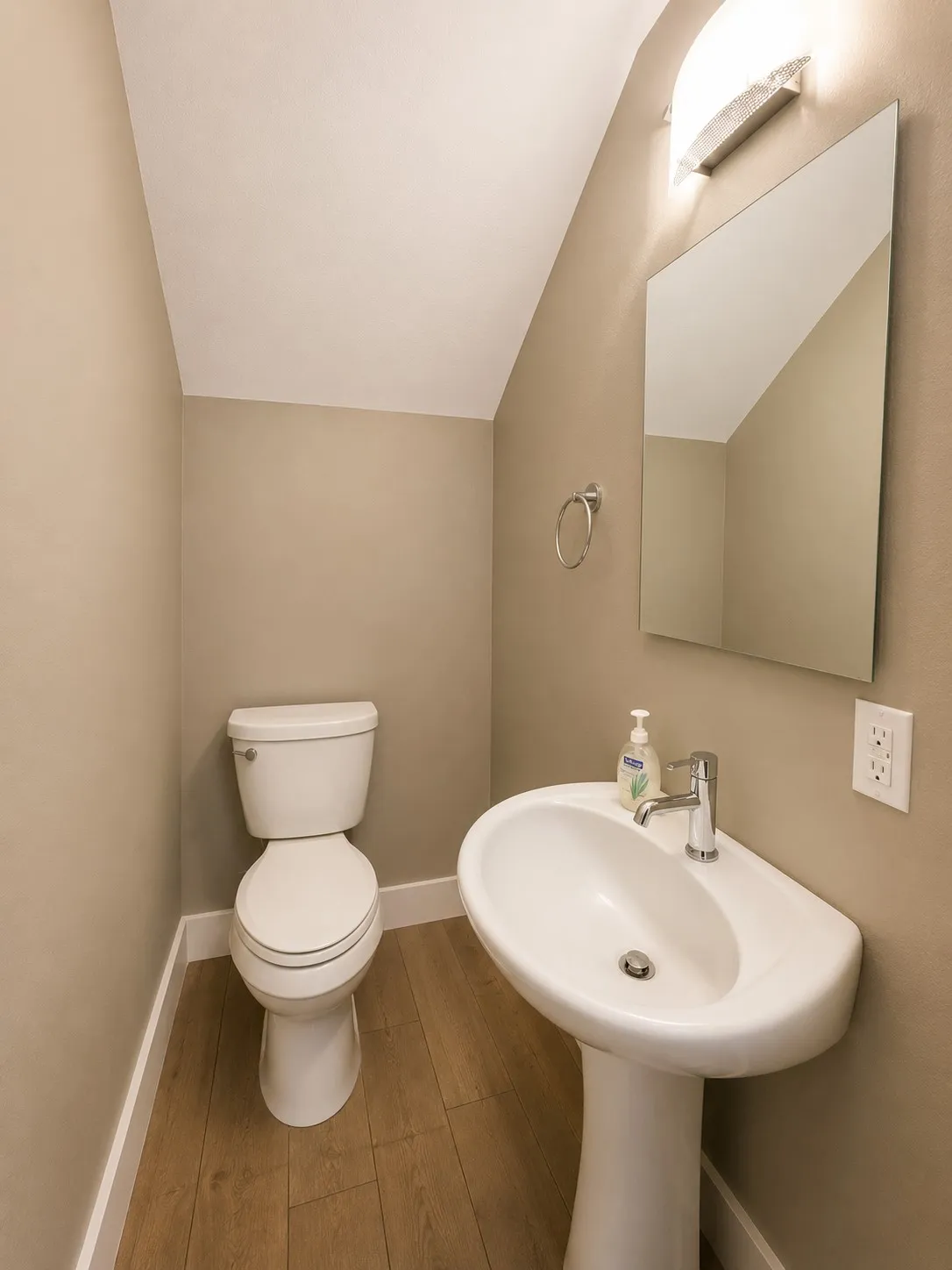 Condominium For Rent in Tarrant County , 1320 May Street 200, Fort Worth, Texas 76104, 2 Bedroom, 3 Bathroom, Garage spaces, 1,260 Sqft, built in 2014, mls#21334597, Real Estate Agent in Fort Worth, Homes For Rent in Tarrant county, Homes For Rent in Fort Worth, Realtor in Fort Worth Texas, Real Estate Brokerage Independent Realty Texas, Luminita Cordes Realtor