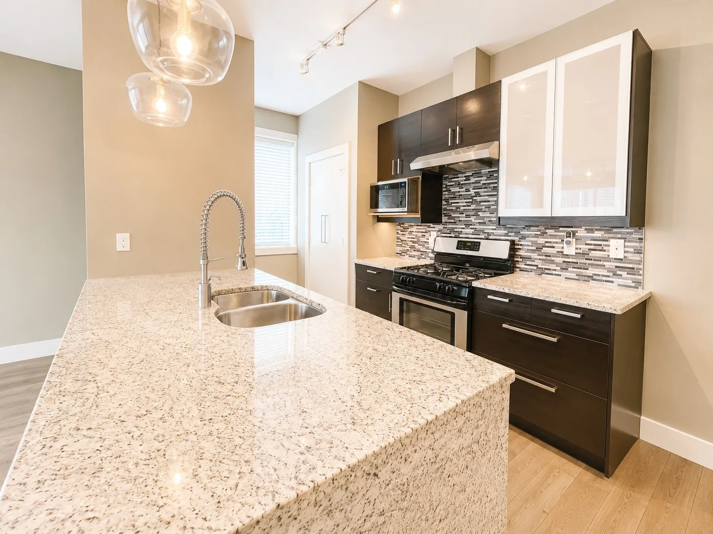Condominium For Rent in Tarrant County , 1320 May Street 200, Fort Worth, Texas 76104, 2 Bedroom, 3 Bathroom, Garage spaces, 1,260 Sqft, built in 2014, mls#21334597, Real Estate Agent in Fort Worth, Homes For Rent in Tarrant county, Homes For Rent in Fort Worth, Realtor in Fort Worth Texas, Real Estate Brokerage Independent Realty Texas, Luminita Cordes Realtor