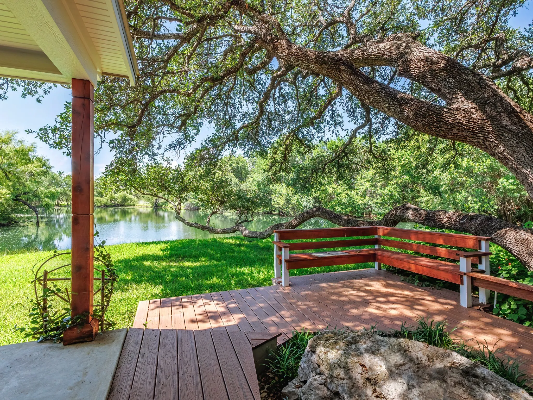 AWWWW so relaxing to sit under the spreading oaktrees and enjoy peace and nature!!!