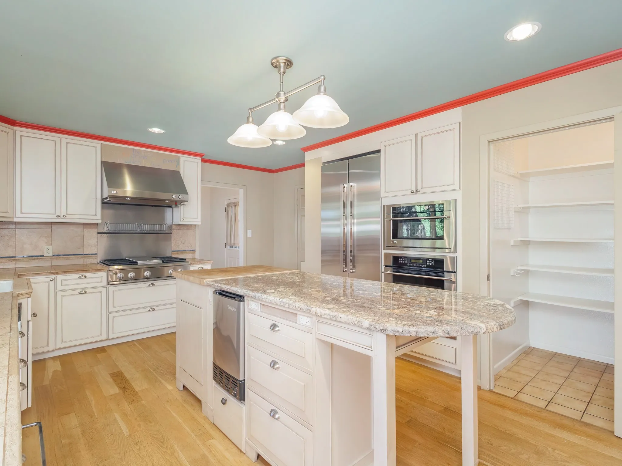 Monogram cooktop with 4 burners and grill, built-in Refrigerator and freezer. Oak hardwood  floor