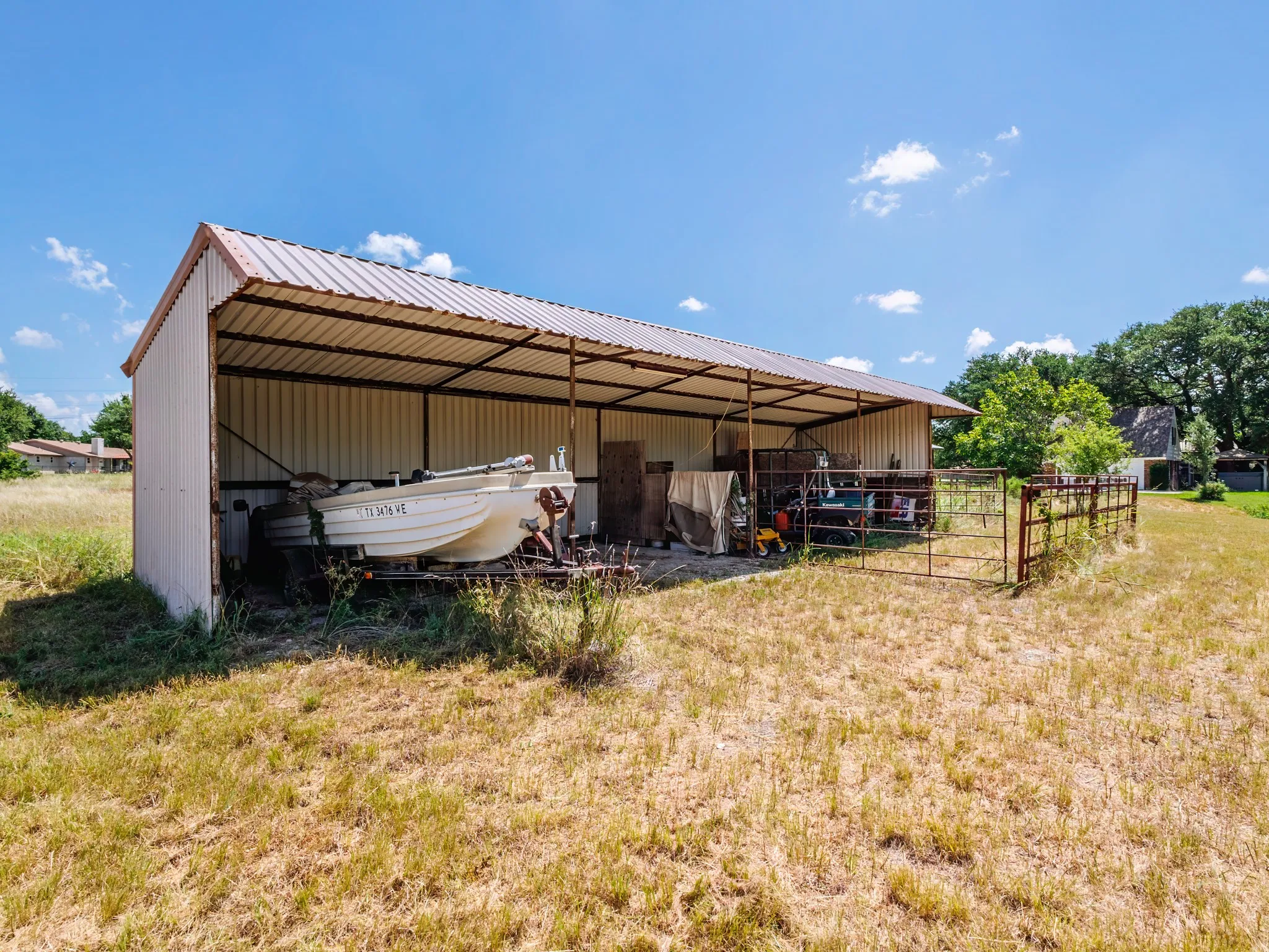 4 stall pipe frame 3 sided barn with small 12'x12' stalls
