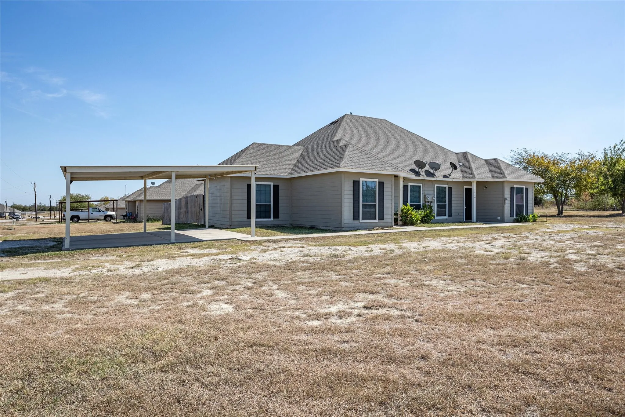 Duplex For Rent in Parker County , 101 Collett Court, Weatherford, Texas 76088, 3 Bedroom, 2 Bathroom, Garage spaces, 1,062 Sqft, built in 2007, mls#21334585, Real Estate Agent in Weatherford, Homes For Rent in Parker county, Homes For Rent in Weatherford, Realtor in Weatherford Texas, Real Estate Brokerage Independent Realty Texas, Luminita Cordes Realtor