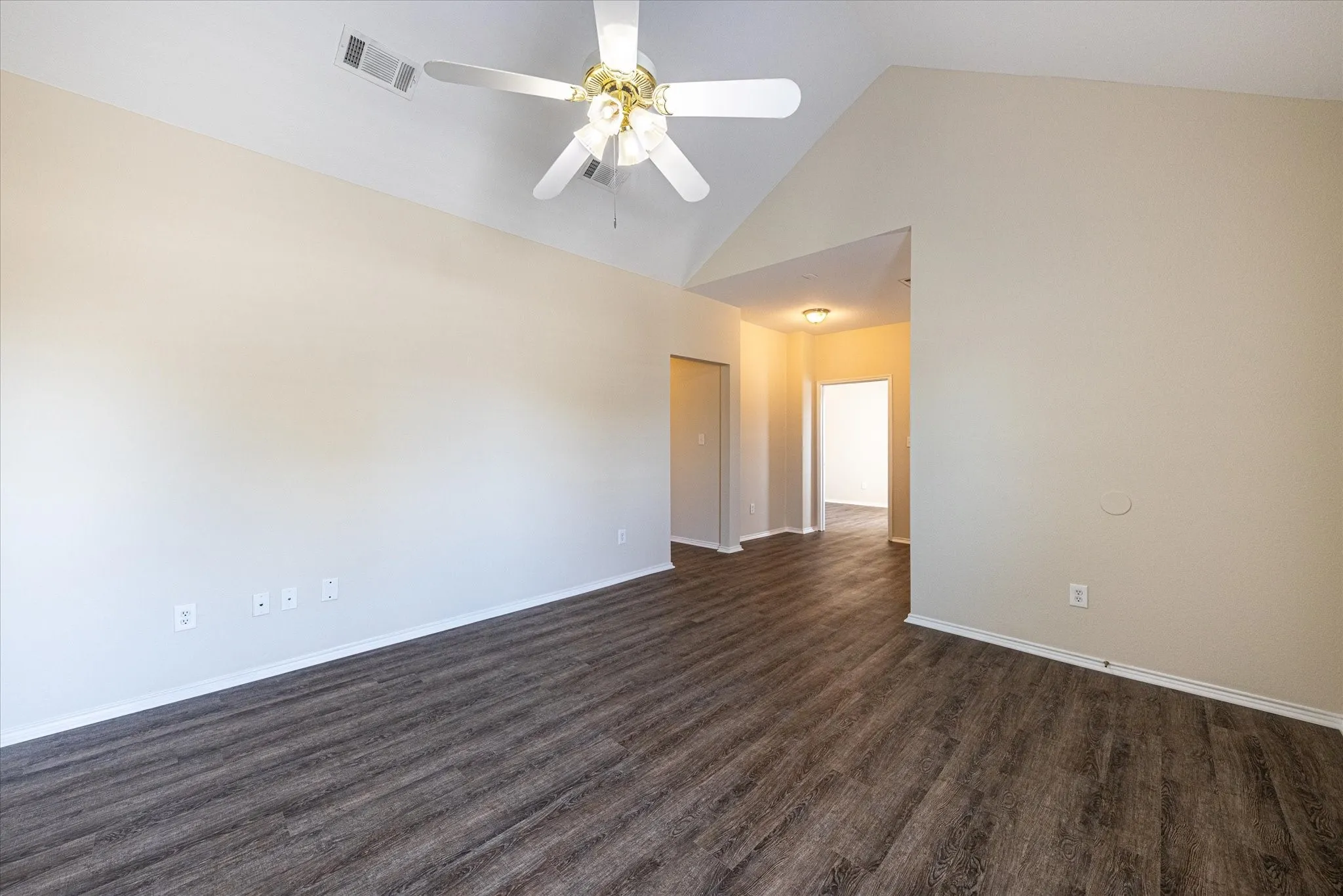 Duplex For Rent in Parker County , 101 Collett Court, Weatherford, Texas 76088, 3 Bedroom, 2 Bathroom, Garage spaces, 1,062 Sqft, built in 2007, mls#21334585, Real Estate Agent in Weatherford, Homes For Rent in Parker county, Homes For Rent in Weatherford, Realtor in Weatherford Texas, Real Estate Brokerage Independent Realty Texas, Luminita Cordes Realtor