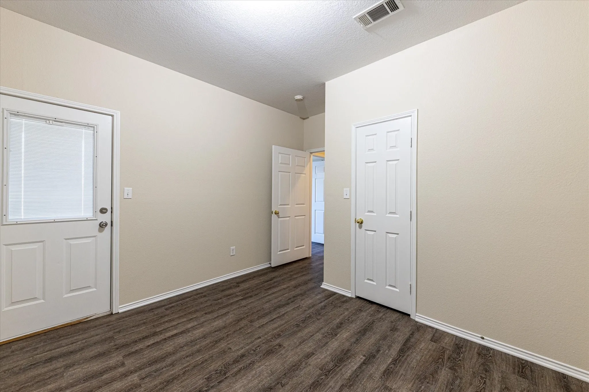 Duplex For Rent in Parker County , 101 Collett Court, Weatherford, Texas 76088, 3 Bedroom, 2 Bathroom, Garage spaces, 1,062 Sqft, built in 2007, mls#21334585, Real Estate Agent in Weatherford, Homes For Rent in Parker county, Homes For Rent in Weatherford, Realtor in Weatherford Texas, Real Estate Brokerage Independent Realty Texas, Luminita Cordes Realtor