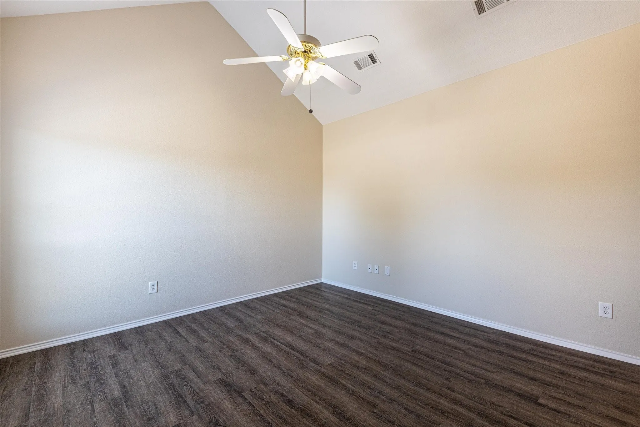 Duplex For Rent in Parker County , 101 Collett Court, Weatherford, Texas 76088, 3 Bedroom, 2 Bathroom, Garage spaces, 1,062 Sqft, built in 2007, mls#21334585, Real Estate Agent in Weatherford, Homes For Rent in Parker county, Homes For Rent in Weatherford, Realtor in Weatherford Texas, Real Estate Brokerage Independent Realty Texas, Luminita Cordes Realtor