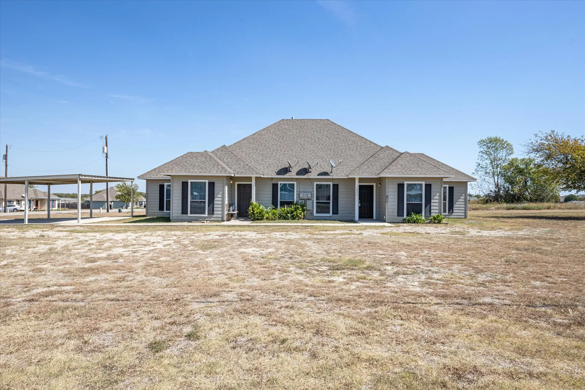 Duplex For Rent in Parker County , 101 Collett Court, Weatherford, Texas 76088, 3 Bedroom, 2 Bathroom, Garage spaces, 1,062 Sqft, built in 2007, mls#21334585, Real Estate Agent in Weatherford, Homes For Rent in Parker county, Homes For Rent in Weatherford, Realtor in Weatherford Texas, Real Estate Brokerage Independent Realty Texas, Luminita Cordes Realtor