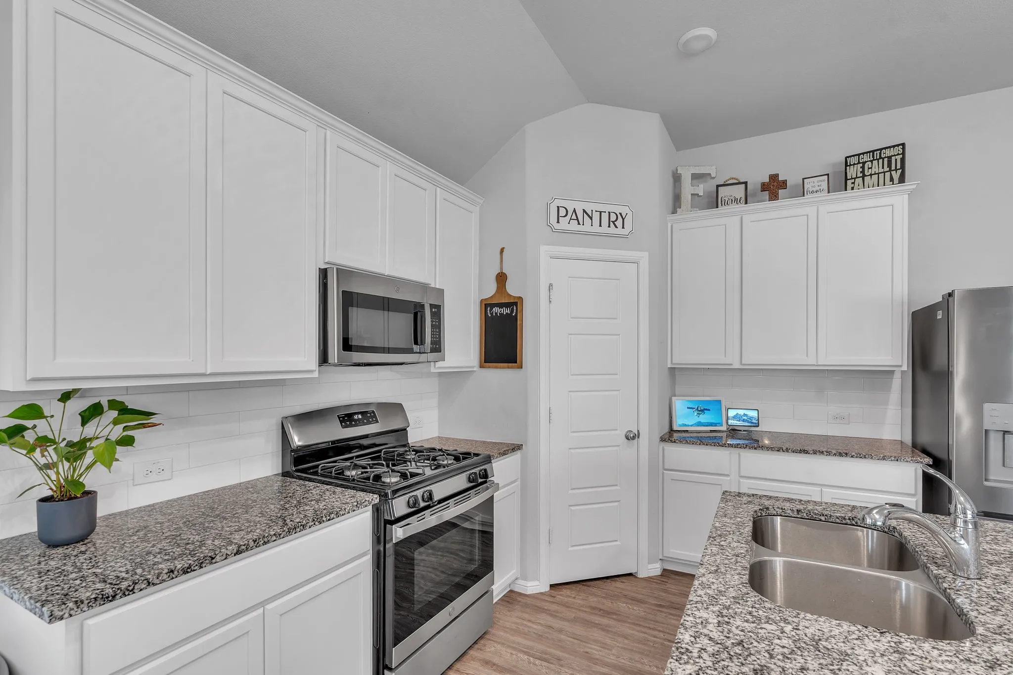 Single Family Residence For Sale in Ellis County , 7118 Pampas Place, Venus, Texas 76084, 4 Bedroom, 2 Bathroom, 2 Garage spaces, 1,934 Sqft, built in 2022, mls#21334245, Real Estate Agent in Venus, Homes For Sale in Ellis county, Homes For Sale in Venus, Realtor in Venus Texas, Real Estate Brokerage Independent Realty Texas, Luminita Cordes Realtor