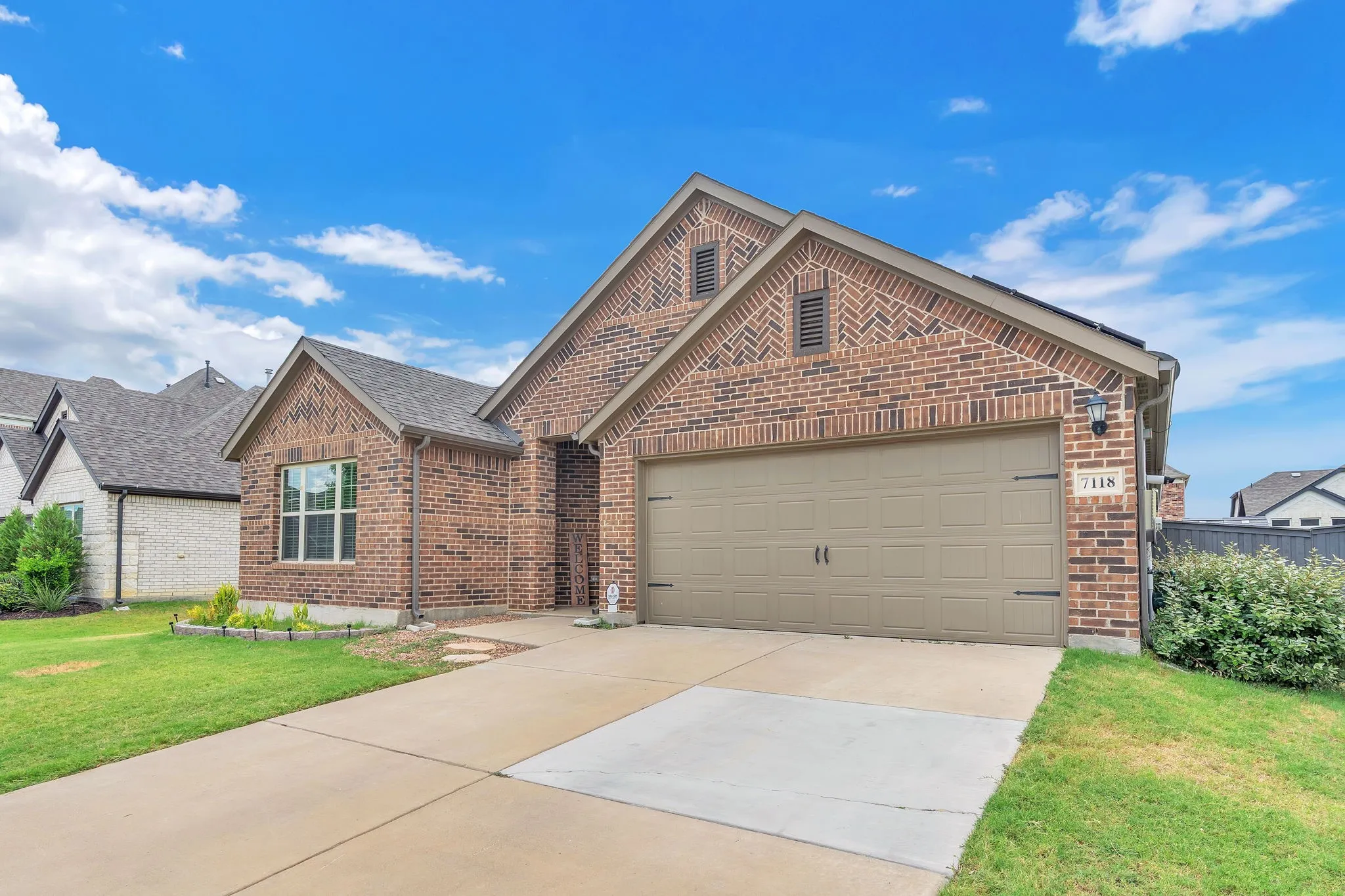 Single Family Residence For Sale in Ellis County , 7118 Pampas Place, Venus, Texas 76084, 4 Bedroom, 2 Bathroom, 2 Garage spaces, 1,934 Sqft, built in 2022, mls#21334245, Real Estate Agent in Venus, Homes For Sale in Ellis county, Homes For Sale in Venus, Realtor in Venus Texas, Real Estate Brokerage Independent Realty Texas, Luminita Cordes Realtor