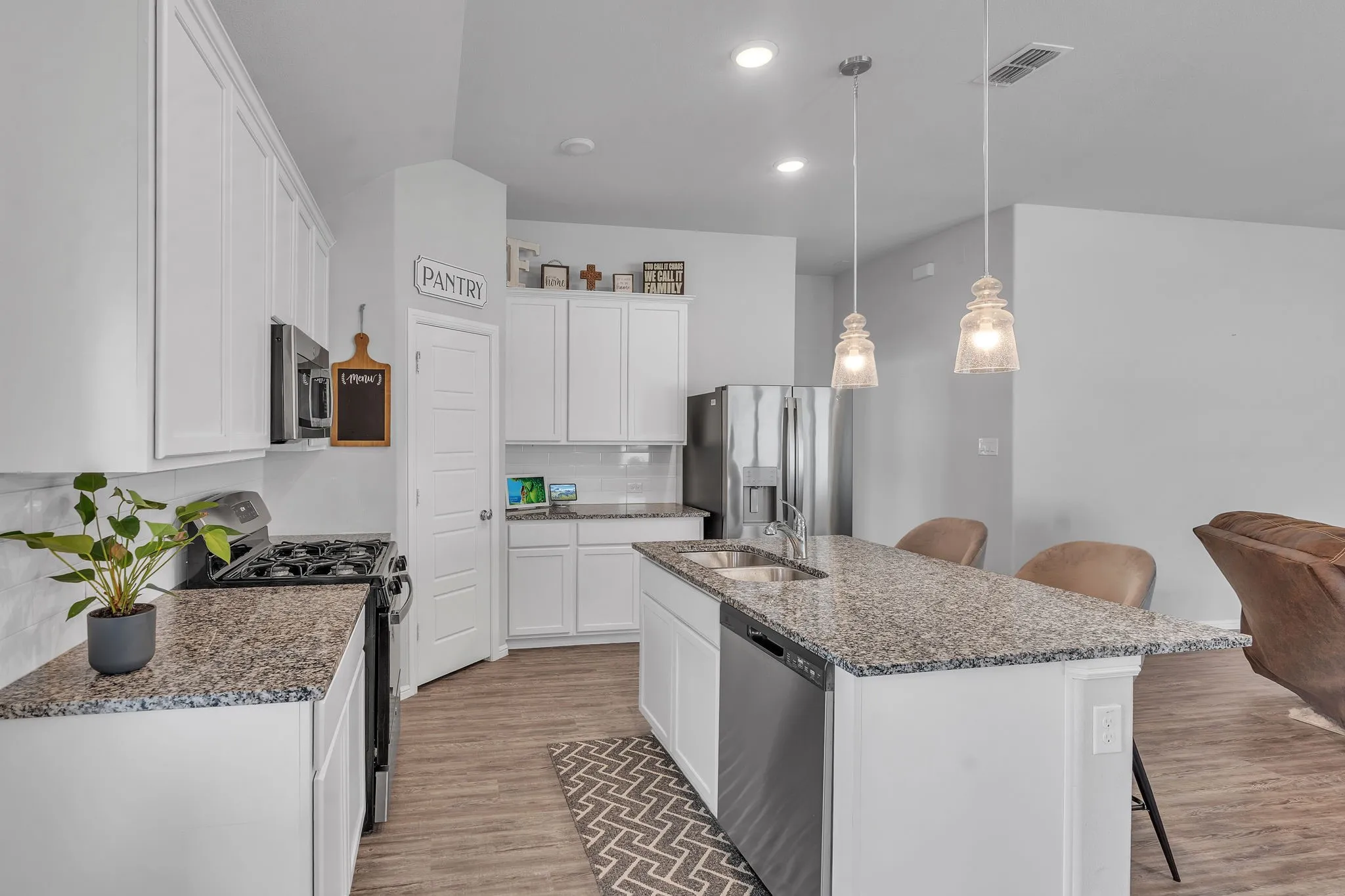 Single Family Residence For Sale in Ellis County , 7118 Pampas Place, Venus, Texas 76084, 4 Bedroom, 2 Bathroom, 2 Garage spaces, 1,934 Sqft, built in 2022, mls#21334245, Real Estate Agent in Venus, Homes For Sale in Ellis county, Homes For Sale in Venus, Realtor in Venus Texas, Real Estate Brokerage Independent Realty Texas, Luminita Cordes Realtor
