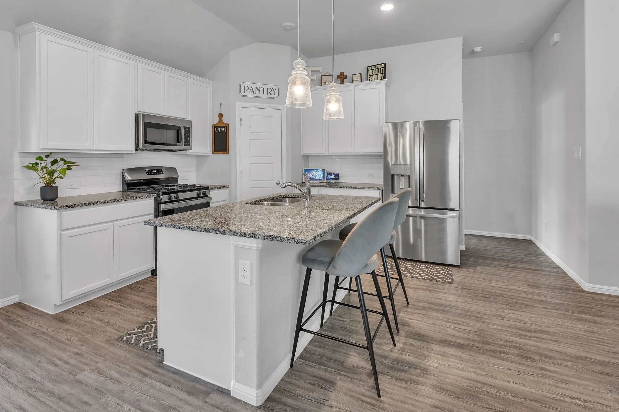 Single Family Residence For Sale in Ellis County , 7118 Pampas Place, Venus, Texas 76084, 4 Bedroom, 2 Bathroom, 2 Garage spaces, 1,934 Sqft, built in 2022, mls#21334245, Real Estate Agent in Venus, Homes For Sale in Ellis county, Homes For Sale in Venus, Realtor in Venus Texas, Real Estate Brokerage Independent Realty Texas, Luminita Cordes Realtor