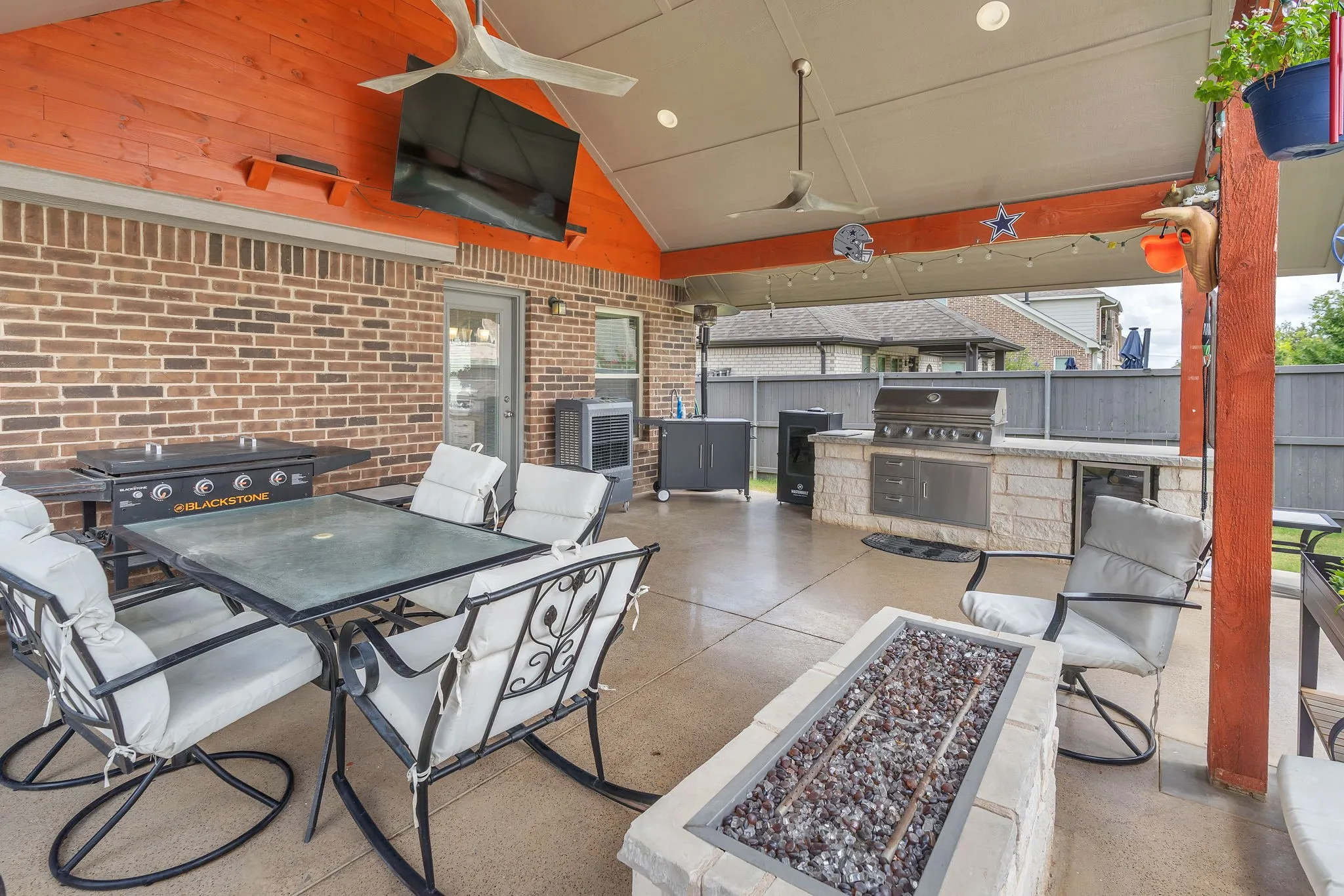 Single Family Residence For Sale in Ellis County , 7118 Pampas Place, Venus, Texas 76084, 4 Bedroom, 2 Bathroom, 2 Garage spaces, 1,934 Sqft, built in 2022, mls#21334245, Real Estate Agent in Venus, Homes For Sale in Ellis county, Homes For Sale in Venus, Realtor in Venus Texas, Real Estate Brokerage Independent Realty Texas, Luminita Cordes Realtor
