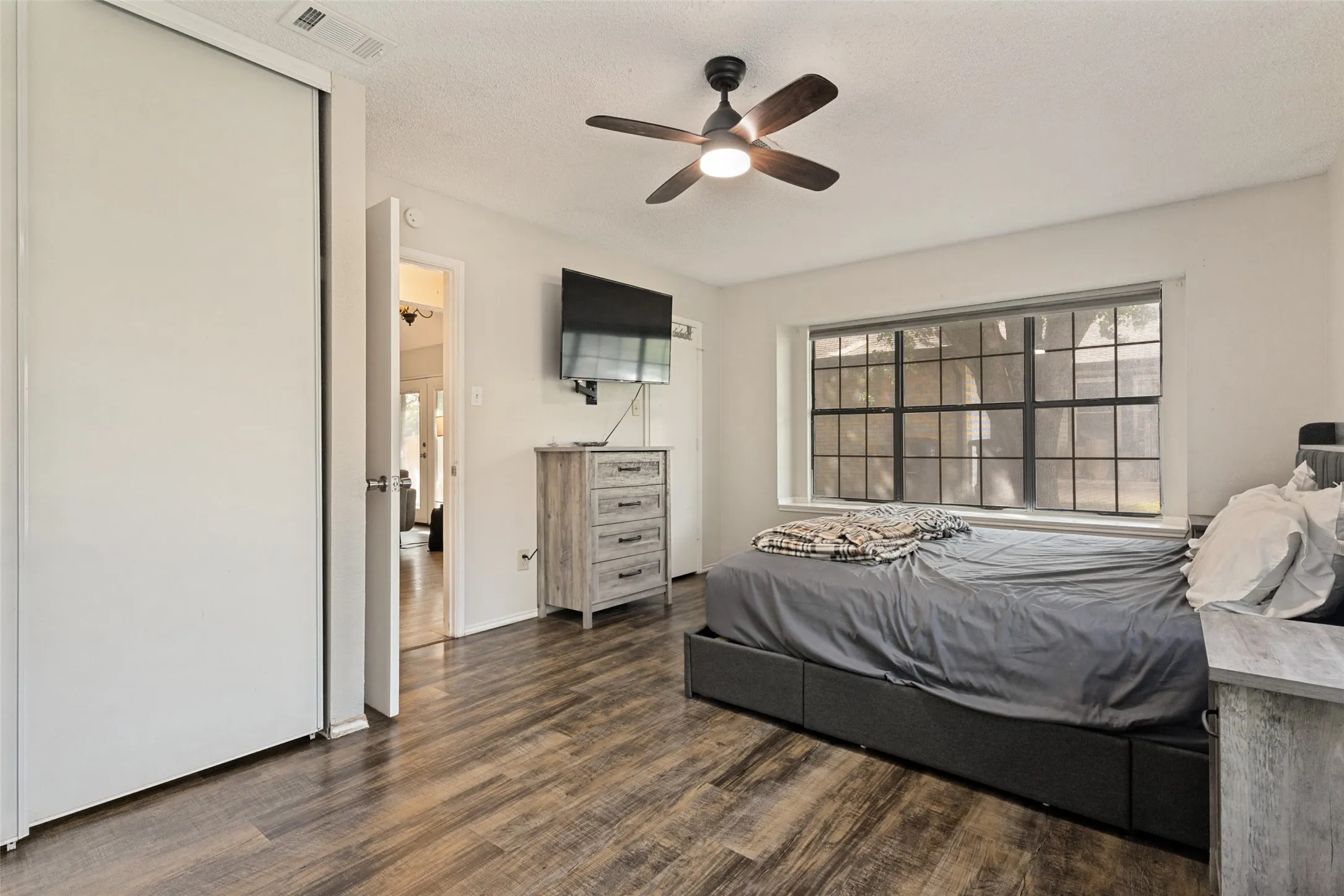 Single Family Residence For Sale in Tarrant County , 10116 Leatherwood Drive, Fort Worth, Texas 76108, 3 Bedroom, 2 Bathroom, 1 Garage spaces, 1,266 Sqft, built in 1986, mls#21334431, Real Estate Agent in Fort Worth, Homes For Sale in Tarrant county, Homes For Sale in Fort Worth, Realtor in Fort Worth Texas, Real Estate Brokerage Independent Realty Texas, Luminita Cordes Realtor