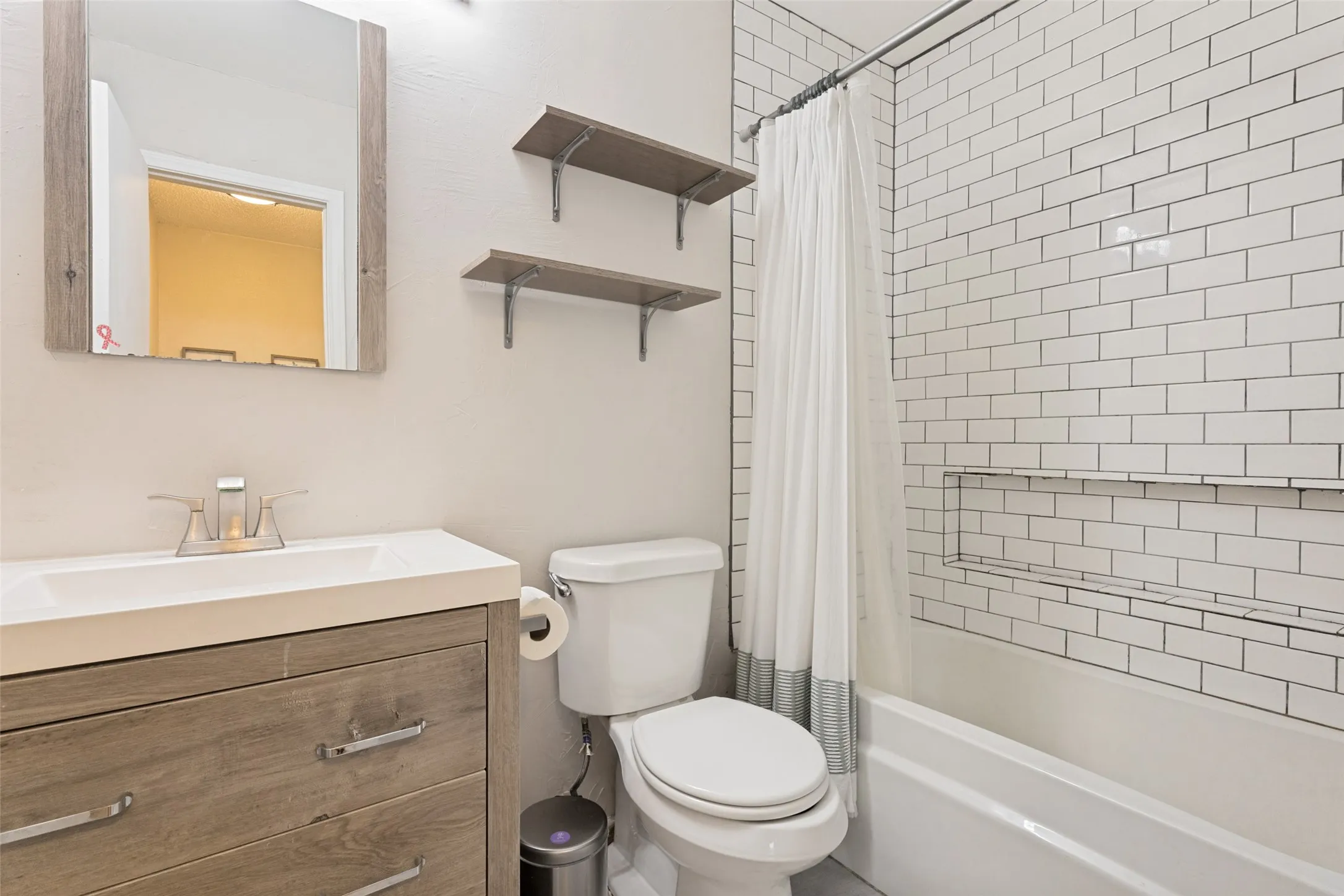 Single Family Residence For Sale in Tarrant County , 10116 Leatherwood Drive, Fort Worth, Texas 76108, 3 Bedroom, 2 Bathroom, 1 Garage spaces, 1,266 Sqft, built in 1986, mls#21334431, Real Estate Agent in Fort Worth, Homes For Sale in Tarrant county, Homes For Sale in Fort Worth, Realtor in Fort Worth Texas, Real Estate Brokerage Independent Realty Texas, Luminita Cordes Realtor