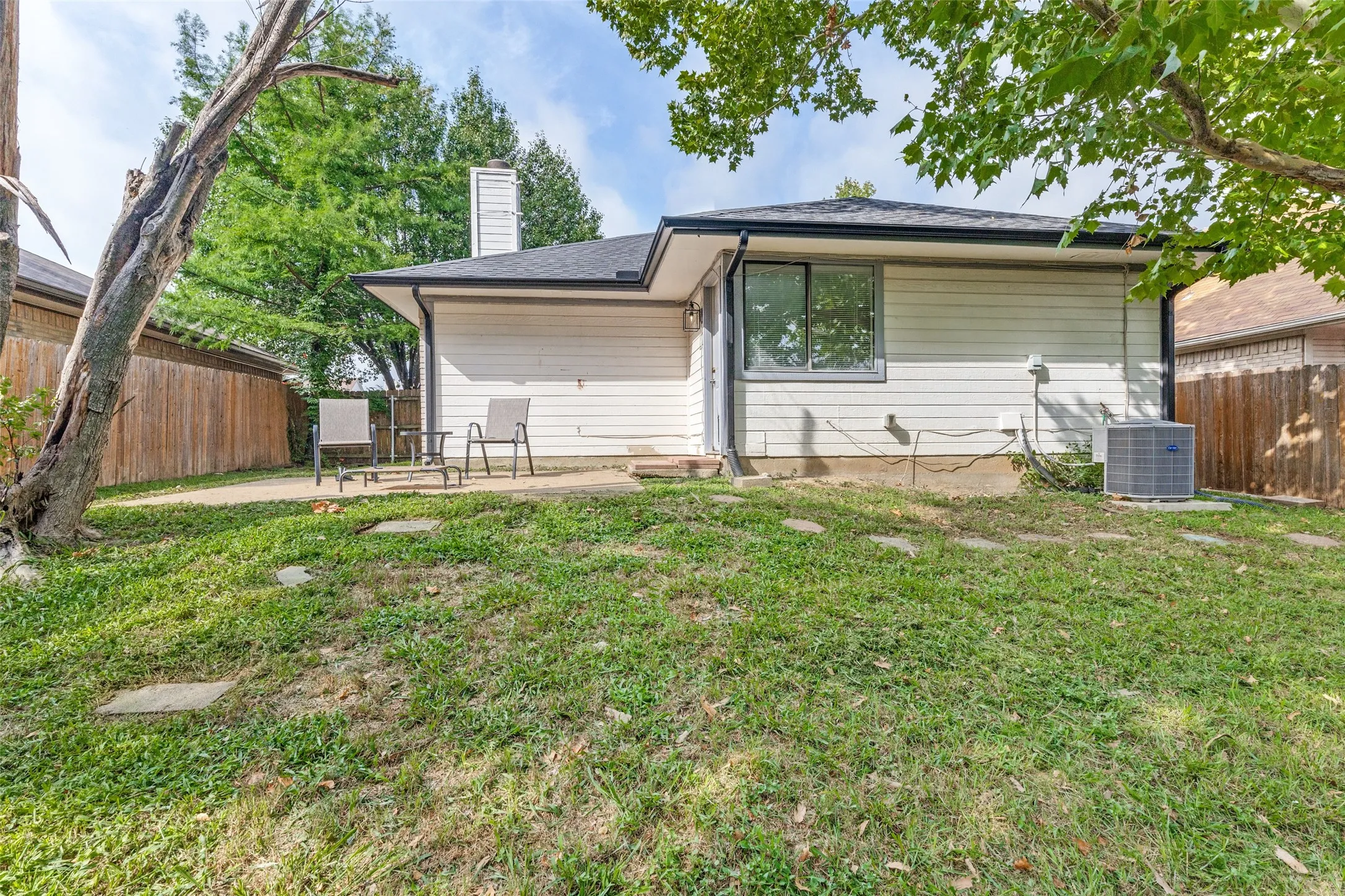 Single Family Residence For Sale in Tarrant County , 10116 Leatherwood Drive, Fort Worth, Texas 76108, 3 Bedroom, 2 Bathroom, 1 Garage spaces, 1,266 Sqft, built in 1986, mls#21334431, Real Estate Agent in Fort Worth, Homes For Sale in Tarrant county, Homes For Sale in Fort Worth, Realtor in Fort Worth Texas, Real Estate Brokerage Independent Realty Texas, Luminita Cordes Realtor