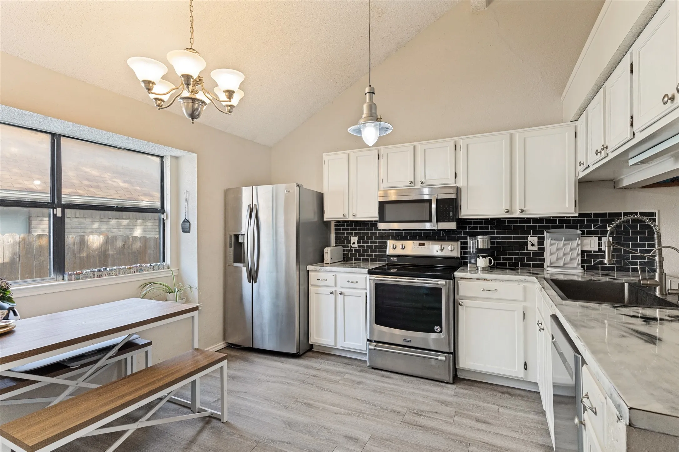 Single Family Residence For Sale in Tarrant County , 10116 Leatherwood Drive, Fort Worth, Texas 76108, 3 Bedroom, 2 Bathroom, 1 Garage spaces, 1,266 Sqft, built in 1986, mls#21334431, Real Estate Agent in Fort Worth, Homes For Sale in Tarrant county, Homes For Sale in Fort Worth, Realtor in Fort Worth Texas, Real Estate Brokerage Independent Realty Texas, Luminita Cordes Realtor