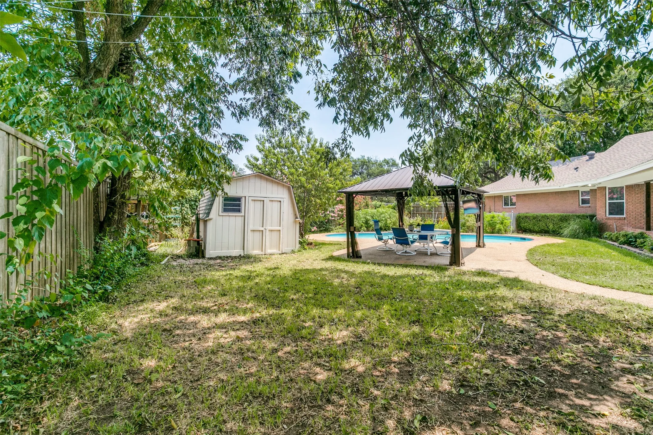 Single Family Residence For Sale in Tarrant County , 4601 Holiday Lane E, North Richland Hills, Texas 76180, 4 Bedroom, 3 Bathroom, 4 Garage spaces, 2,811 Sqft, built in 1955, mls#21333889, Real Estate Agent in North Richland Hills, Homes For Sale in Tarrant county, Homes For Sale in North Richland Hills, Realtor in North Richland Hills Texas, Real Estate Brokerage Independent Realty Texas, Luminita Cordes Realtor