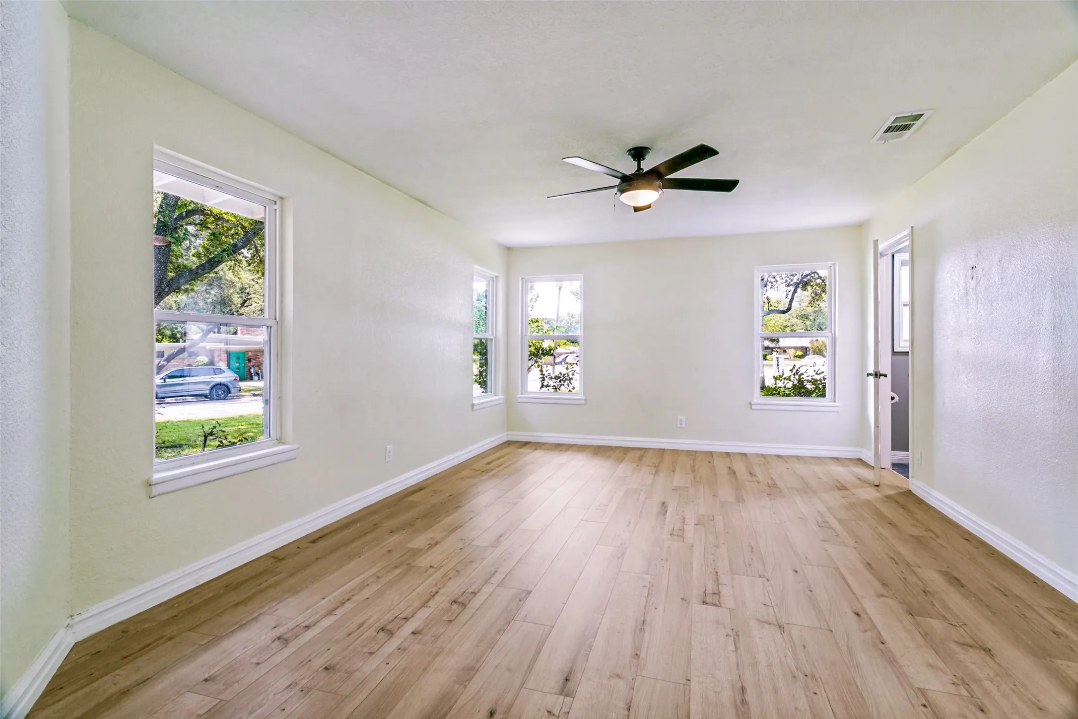 4th bedroom, large room
