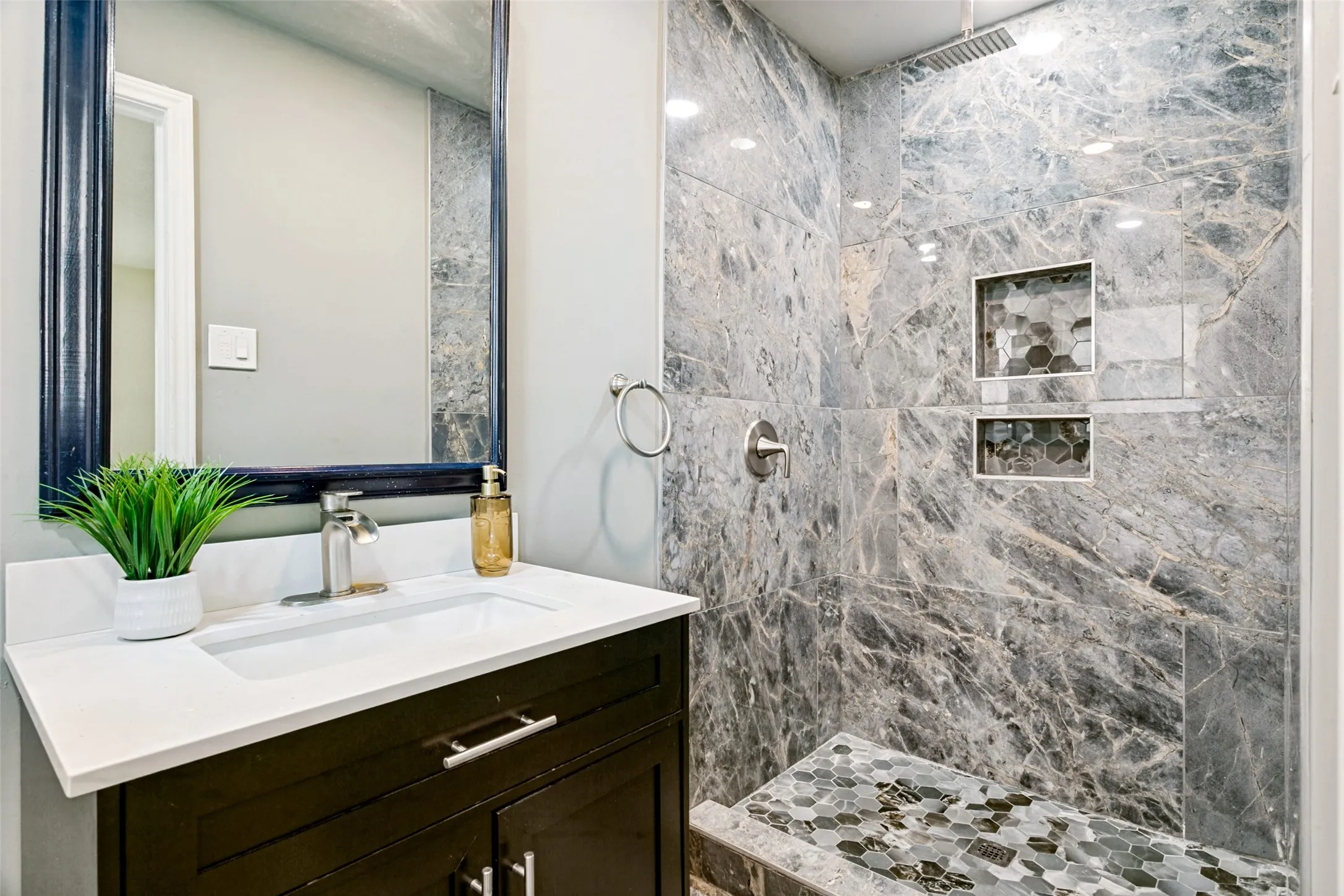 4th room full bath