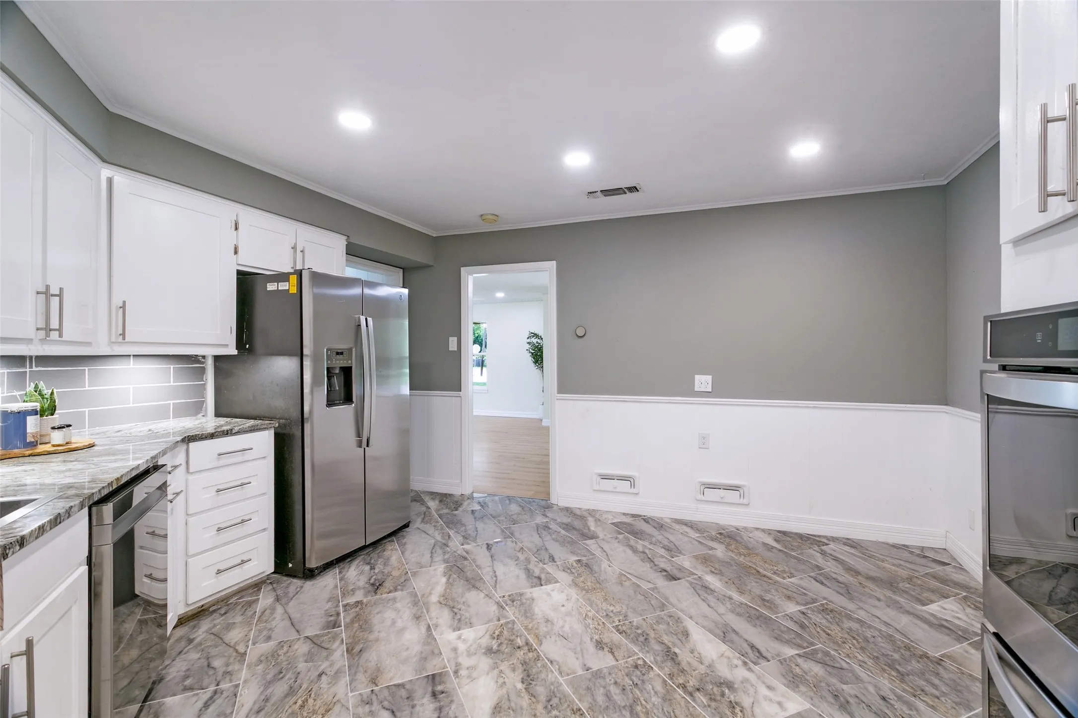 Single Family Residence For Sale in Tarrant County , 4601 Holiday Lane E, North Richland Hills, Texas 76180, 4 Bedroom, 3 Bathroom, 4 Garage spaces, 2,811 Sqft, built in 1955, mls#21333889, Real Estate Agent in North Richland Hills, Homes For Sale in Tarrant county, Homes For Sale in North Richland Hills, Realtor in North Richland Hills Texas, Real Estate Brokerage Independent Realty Texas, Luminita Cordes Realtor