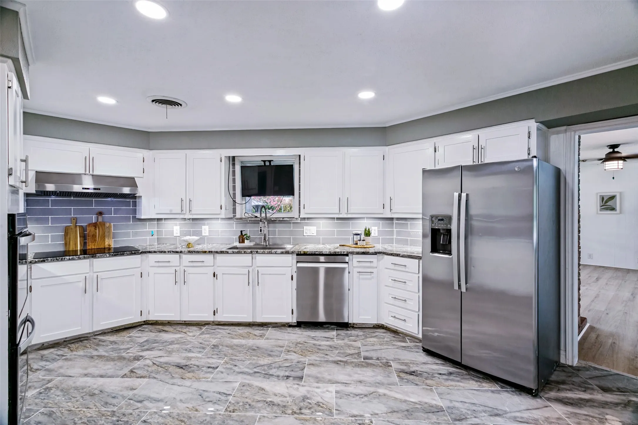 Single Family Residence For Sale in Tarrant County , 4601 Holiday Lane E, North Richland Hills, Texas 76180, 4 Bedroom, 3 Bathroom, 4 Garage spaces, 2,811 Sqft, built in 1955, mls#21333889, Real Estate Agent in North Richland Hills, Homes For Sale in Tarrant county, Homes For Sale in North Richland Hills, Realtor in North Richland Hills Texas, Real Estate Brokerage Independent Realty Texas, Luminita Cordes Realtor