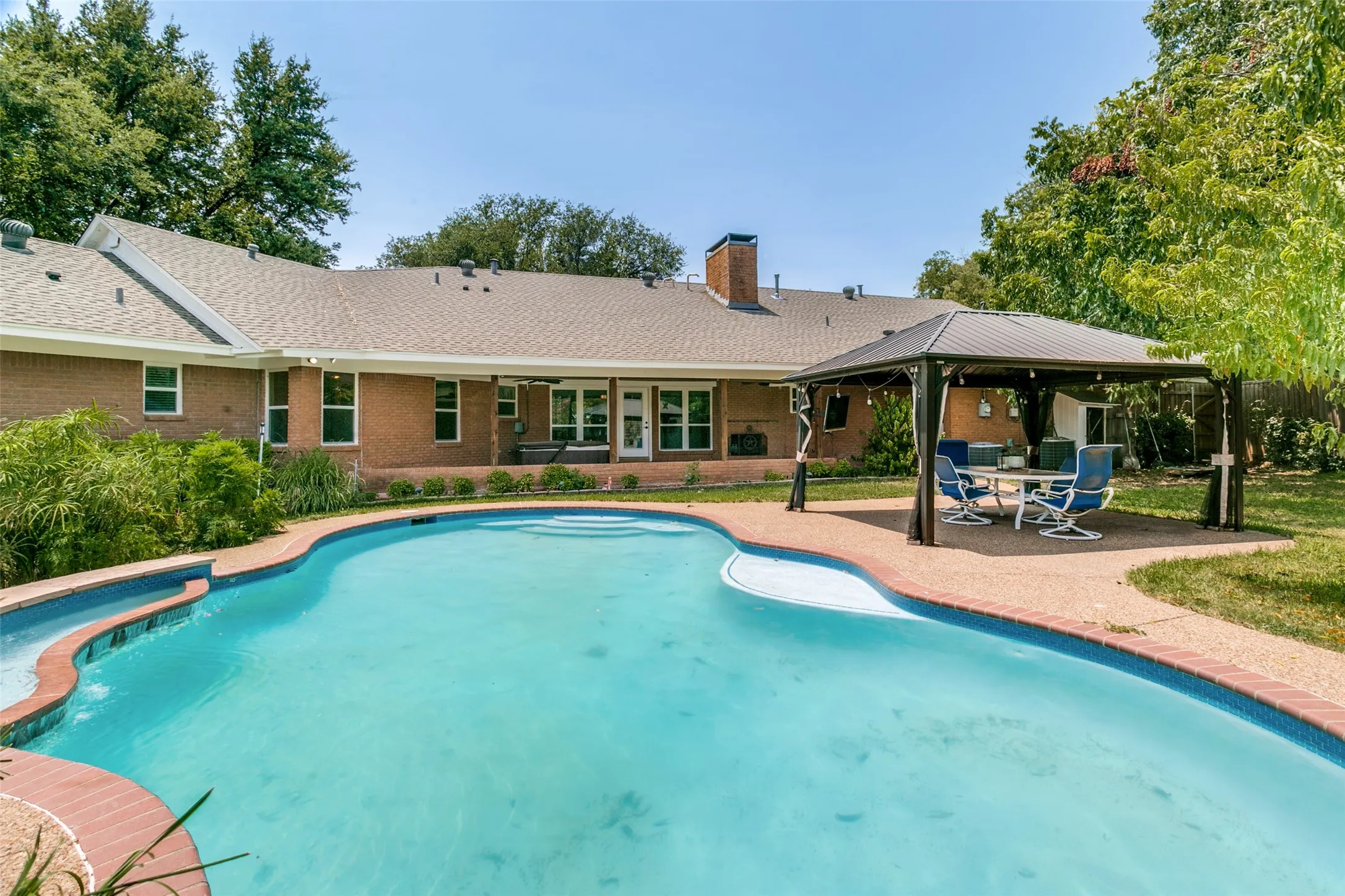 Single Family Residence For Sale in Tarrant County , 4601 Holiday Lane E, North Richland Hills, Texas 76180, 4 Bedroom, 3 Bathroom, 4 Garage spaces, 2,811 Sqft, built in 1955, mls#21333889, Real Estate Agent in North Richland Hills, Homes For Sale in Tarrant county, Homes For Sale in North Richland Hills, Realtor in North Richland Hills Texas, Real Estate Brokerage Independent Realty Texas, Luminita Cordes Realtor