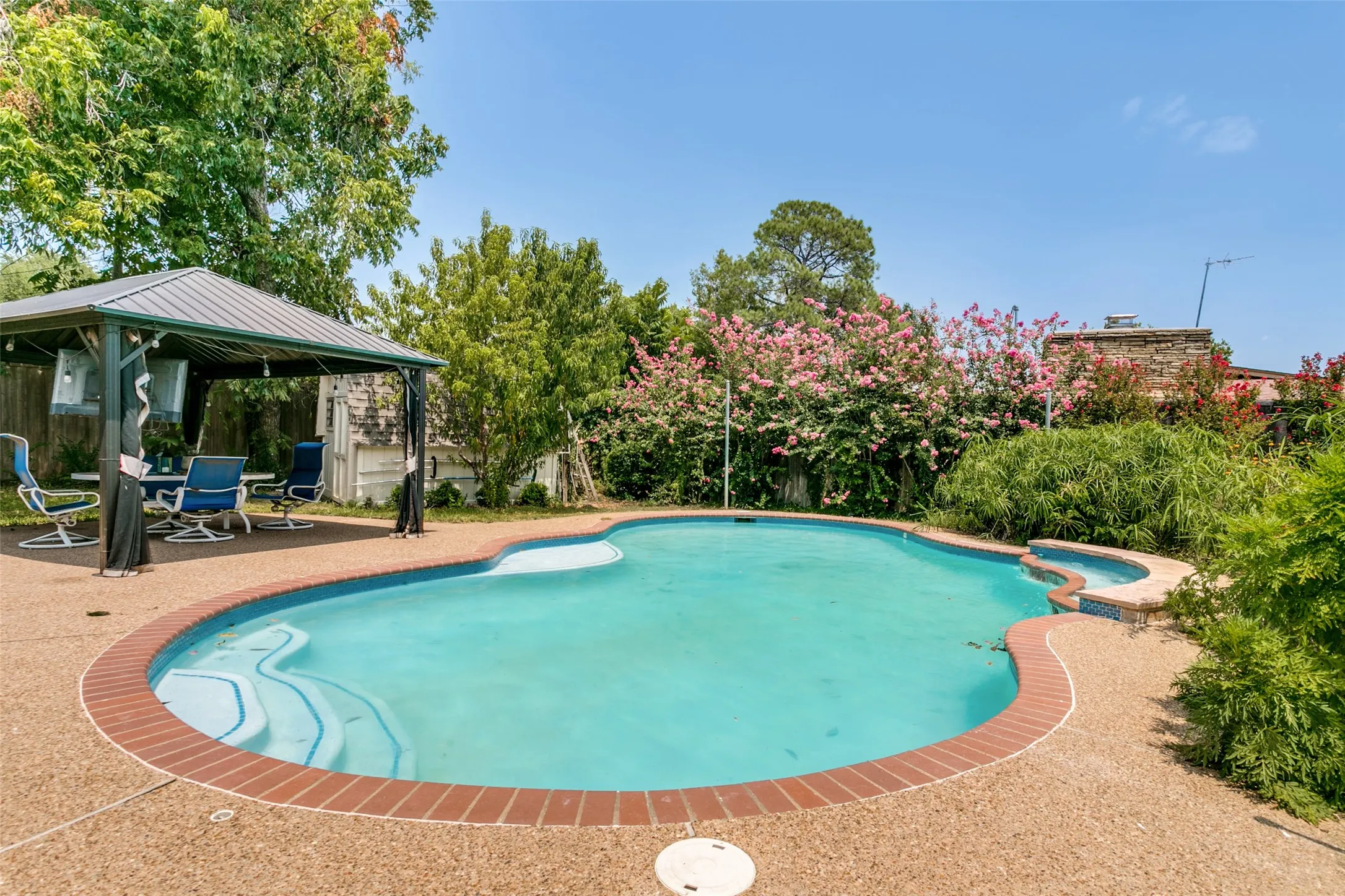 Single Family Residence For Sale in Tarrant County , 4601 Holiday Lane E, North Richland Hills, Texas 76180, 4 Bedroom, 3 Bathroom, 4 Garage spaces, 2,811 Sqft, built in 1955, mls#21333889, Real Estate Agent in North Richland Hills, Homes For Sale in Tarrant county, Homes For Sale in North Richland Hills, Realtor in North Richland Hills Texas, Real Estate Brokerage Independent Realty Texas, Luminita Cordes Realtor