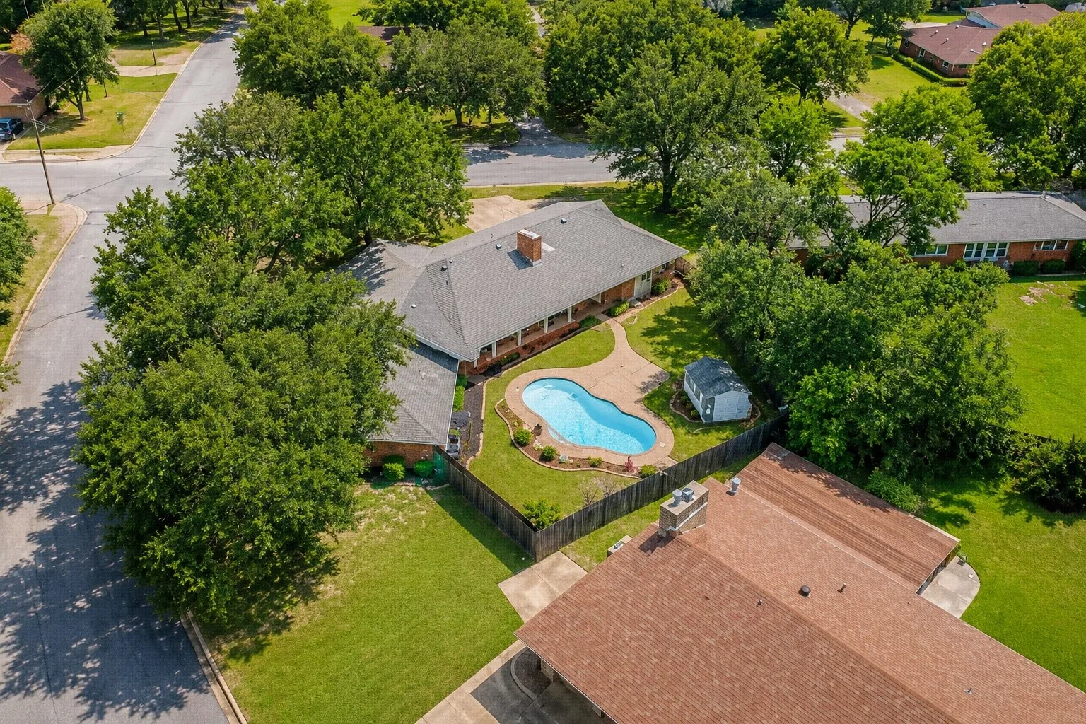 Single Family Residence For Sale in Tarrant County , 4601 Holiday Lane E, North Richland Hills, Texas 76180, 4 Bedroom, 3 Bathroom, 4 Garage spaces, 2,811 Sqft, built in 1955, mls#21333889, Real Estate Agent in North Richland Hills, Homes For Sale in Tarrant county, Homes For Sale in North Richland Hills, Realtor in North Richland Hills Texas, Real Estate Brokerage Independent Realty Texas, Luminita Cordes Realtor