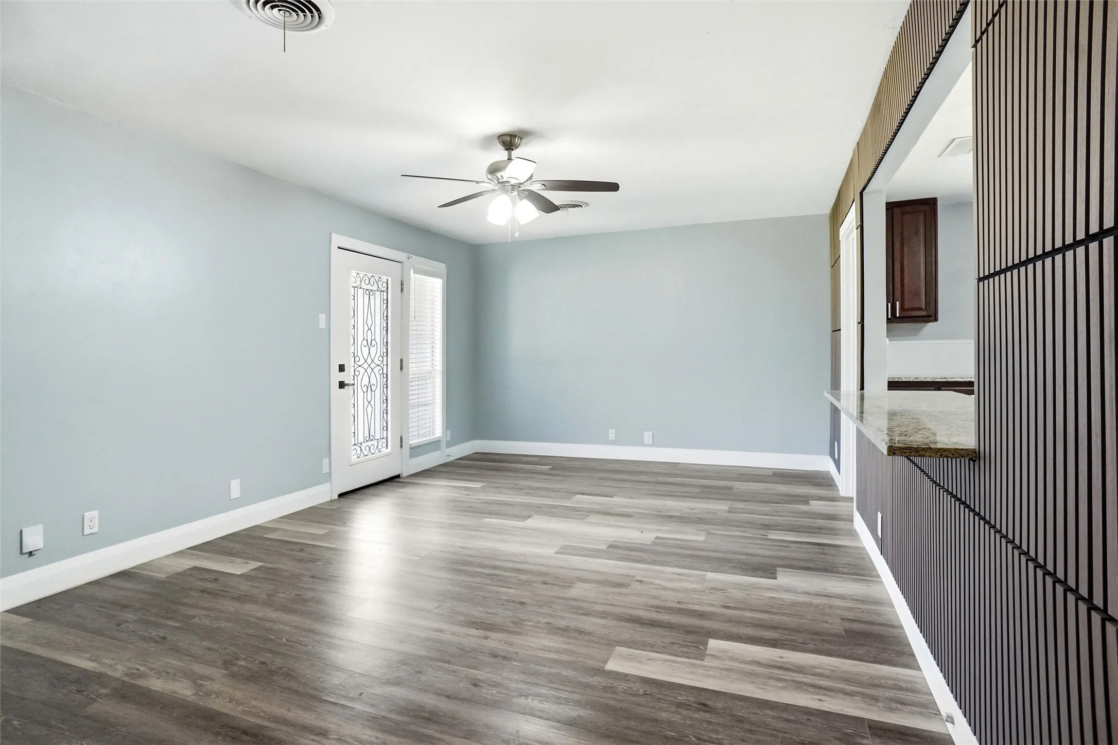 Single Family Residence For Sale in Tarrant County , 705 Vine Street, Euless, Texas 76040, 3 Bedroom, 2 Bathroom, 1 Garage spaces, 1,252 Sqft, built in 1955, mls#21334564, Real Estate Agent in Euless, Homes For Sale in Tarrant county, Homes For Sale in Euless, Realtor in Euless Texas, Real Estate Brokerage Independent Realty Texas, Luminita Cordes Realtor