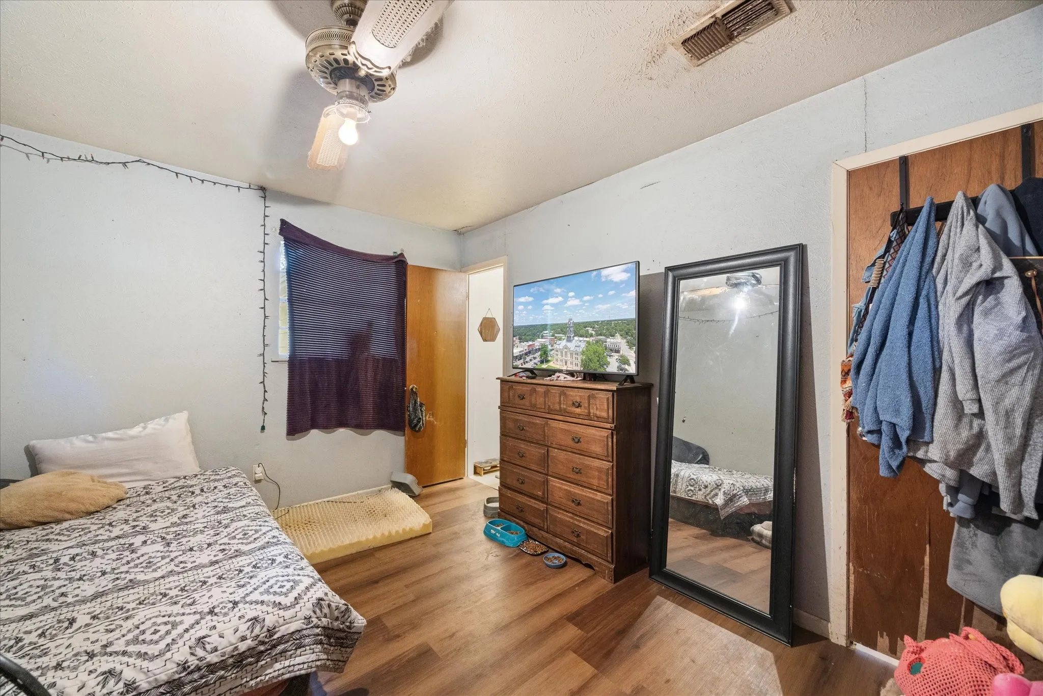 Single Family Residence For Sale in Erath County , 765 W Park Street, Stephenville, Texas 76401, 2 Bedroom, 2 Bathroom, Garage spaces, 1,459 Sqft, built in 1976, mls#21334607, Real Estate Agent in Stephenville, Homes For Sale in Erath county, Homes For Sale in Stephenville, Realtor in Stephenville Texas, Real Estate Brokerage Independent Realty Texas, Luminita Cordes Realtor