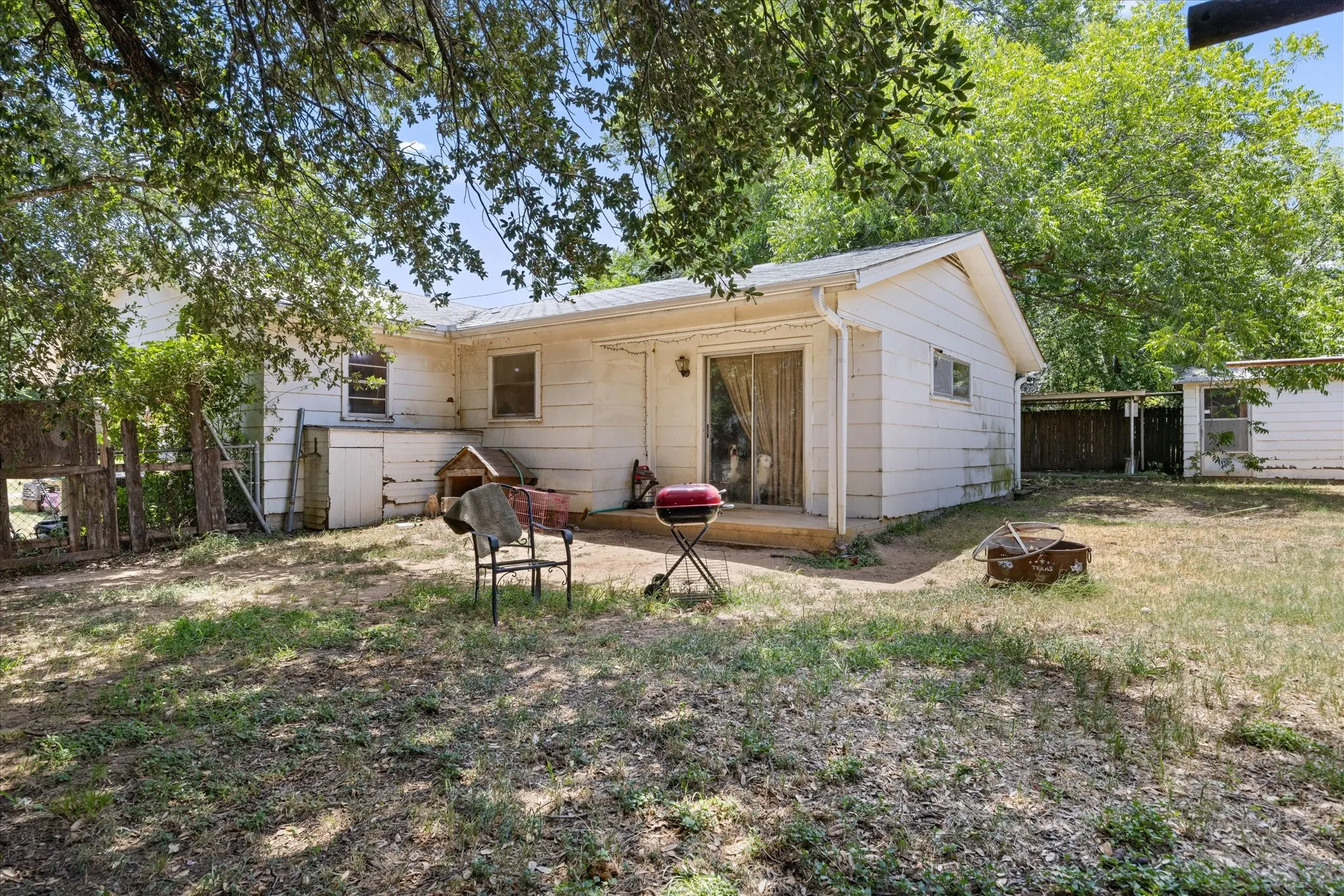 Single Family Residence For Sale in Erath County , 765 W Park Street, Stephenville, Texas 76401, 2 Bedroom, 2 Bathroom, Garage spaces, 1,459 Sqft, built in 1976, mls#21334607, Real Estate Agent in Stephenville, Homes For Sale in Erath county, Homes For Sale in Stephenville, Realtor in Stephenville Texas, Real Estate Brokerage Independent Realty Texas, Luminita Cordes Realtor