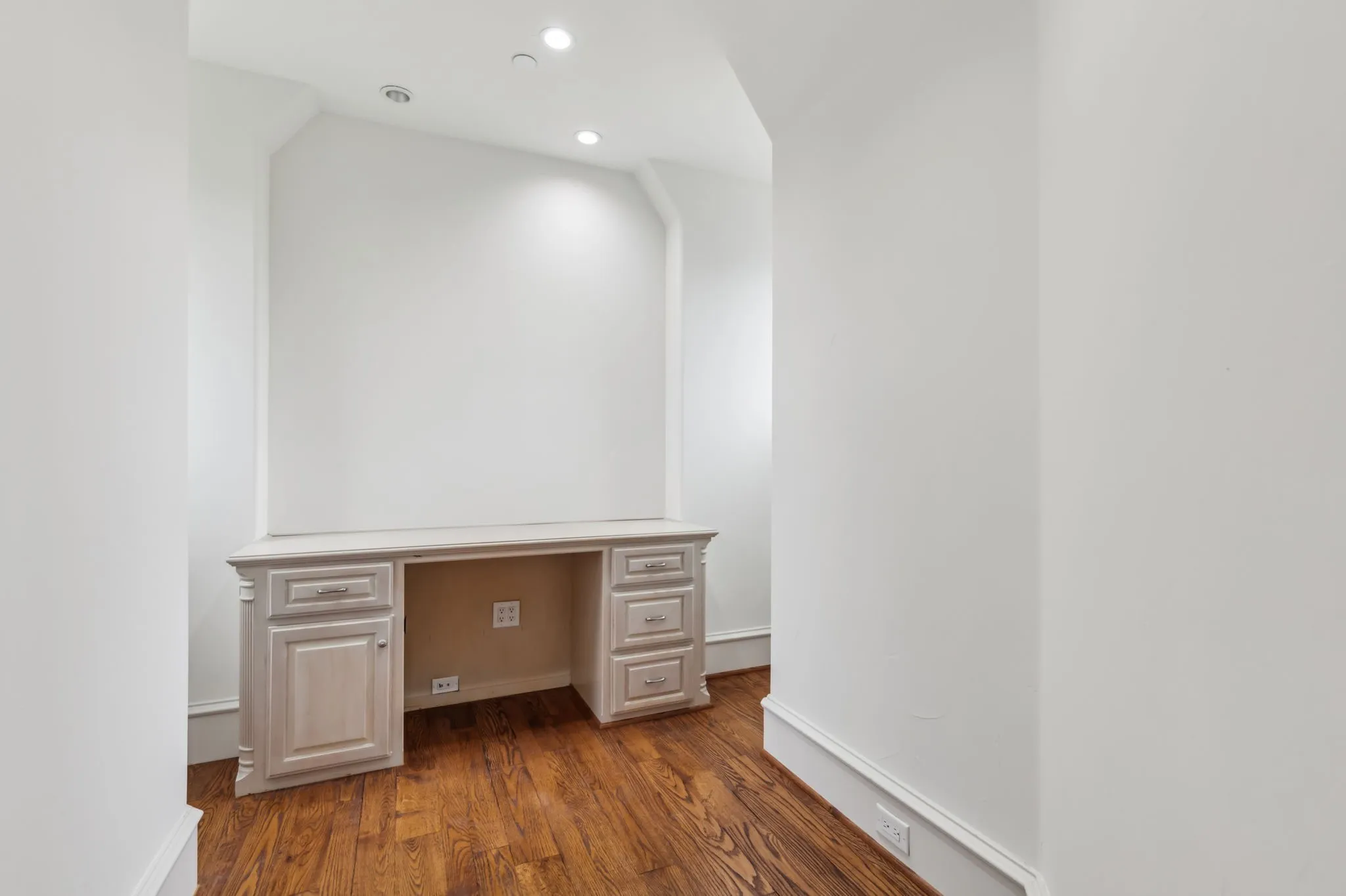 Second floor bedroom -workspace