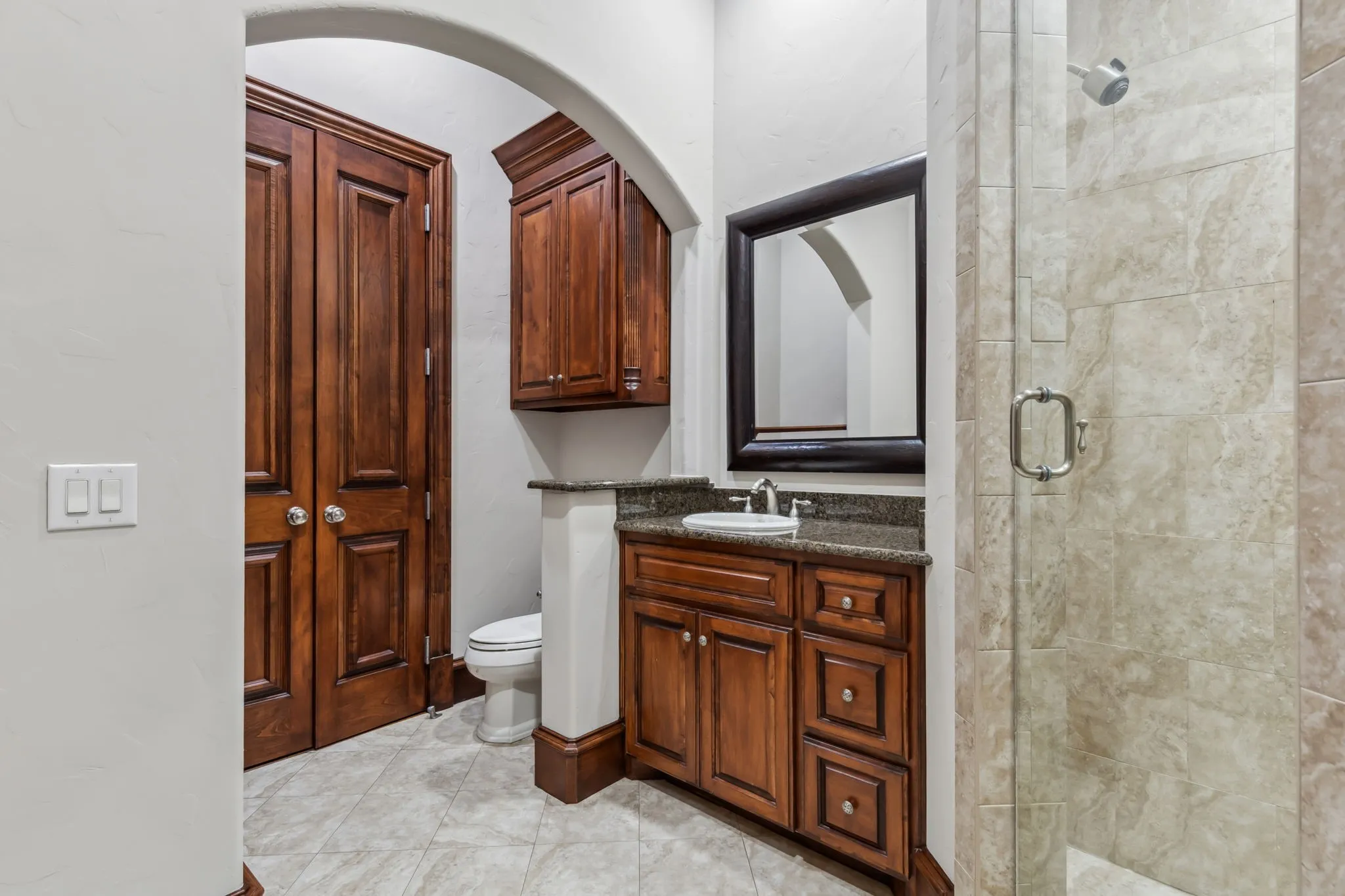 First floor guest suite - bath