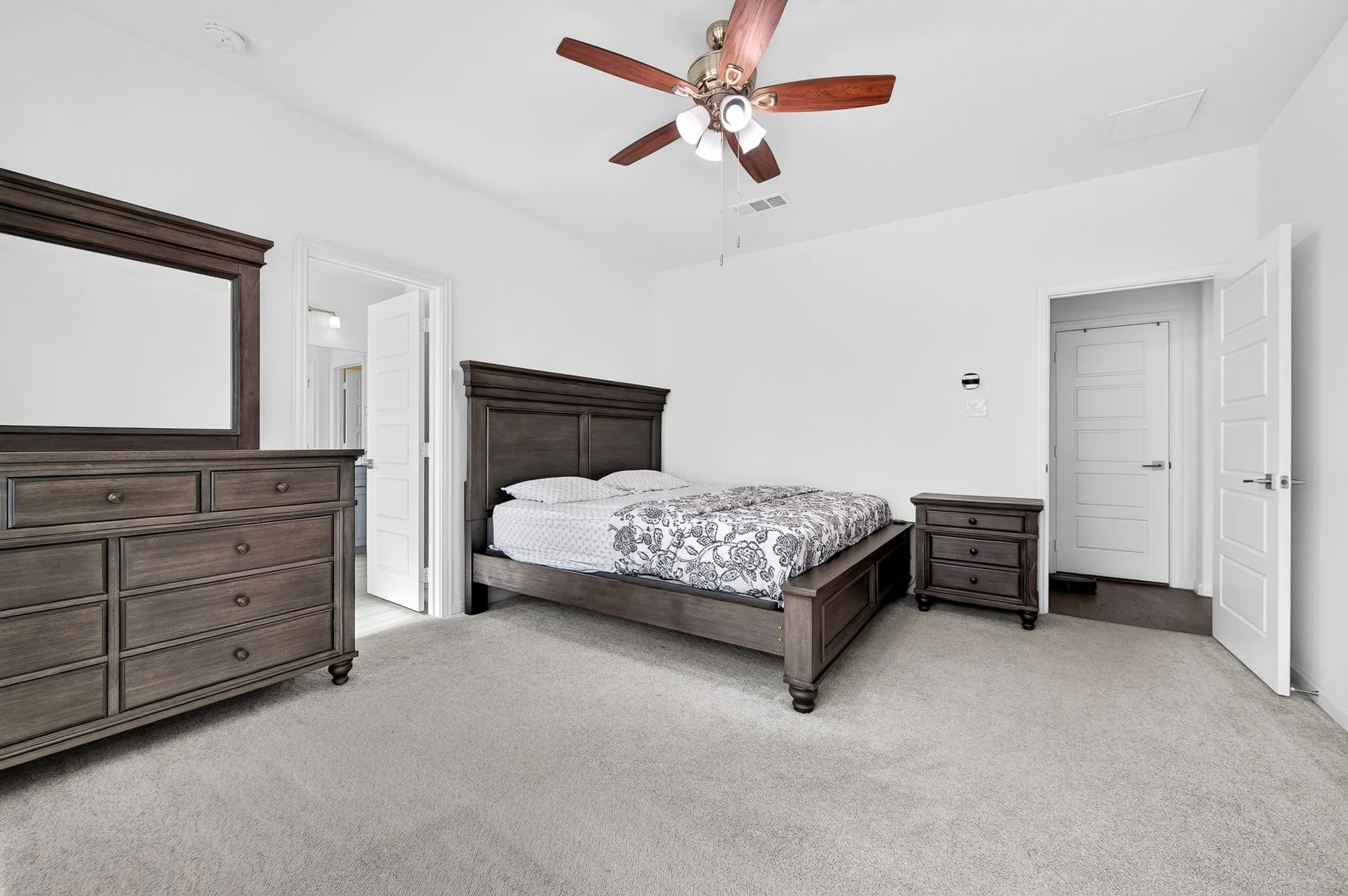 Single Family Residence For Sale in Collin County , 4000 Nightingale Street, Celina, Texas 75009, 5 Bedroom, 4 Bathroom, 2 Garage spaces, 2,819 Sqft, built in 2021, mls#21334390, Real Estate Agent in Celina, Homes For Sale in Collin county, Homes For Sale in Celina, Realtor in Celina Texas, Real Estate Brokerage Independent Realty Texas, Luminita Cordes Realtor