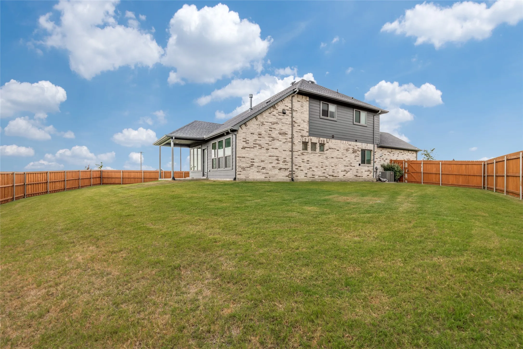 Single Family Residence For Sale in Kaufman County , 3800 Summerfield Drive, Crandall, Texas 75114, 4 Bedroom, 3 Bathroom, 2 Garage spaces, 2,123 Sqft, built in 2024, mls#21334621, Real Estate Agent in Crandall, Homes For Sale in Kaufman county, Homes For Sale in Crandall, Realtor in Crandall Texas, Real Estate Brokerage Independent Realty Texas, Luminita Cordes Realtor