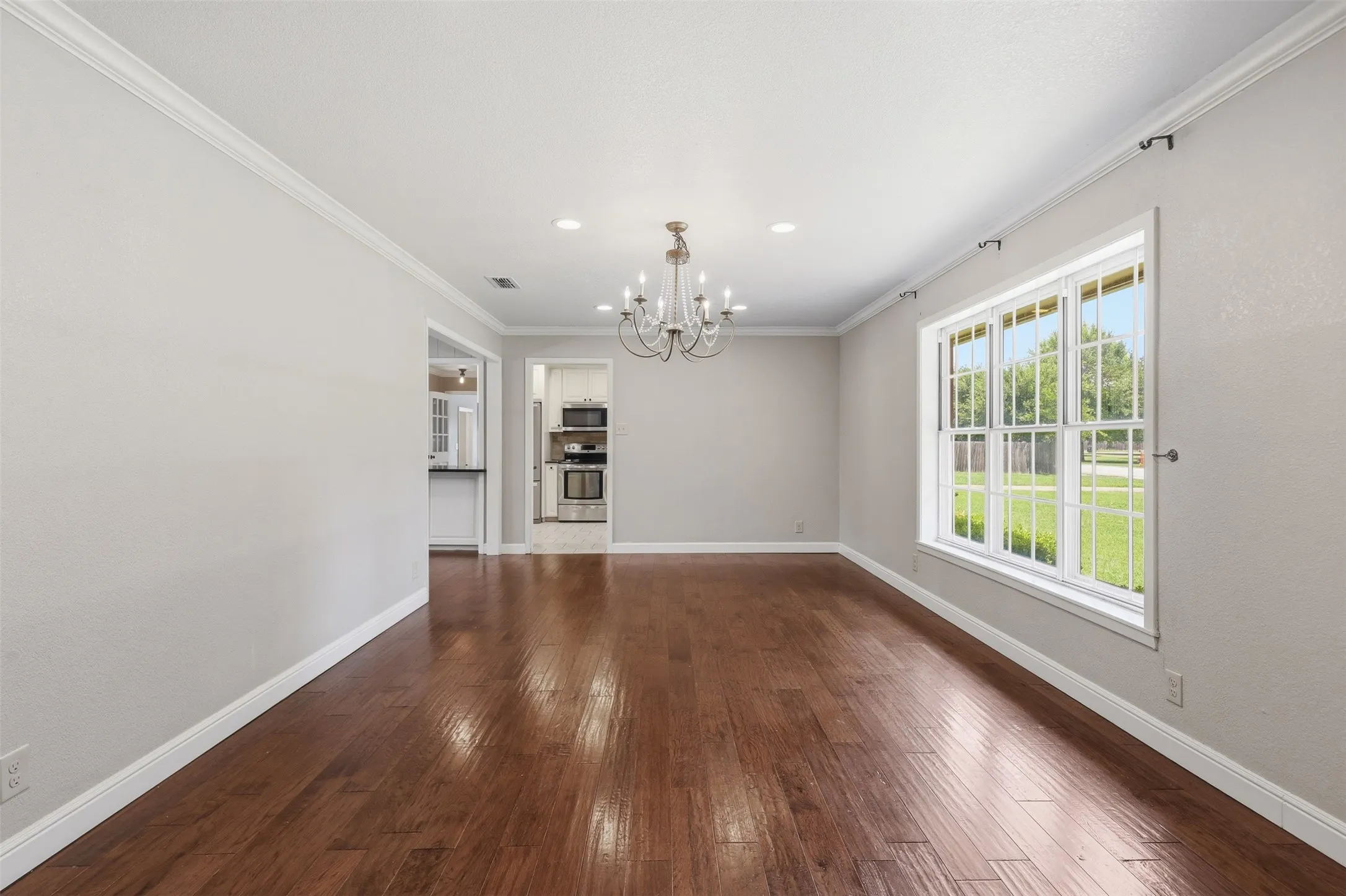 Single Family Residence For Sale in Johnson County , 908 W Westhill Drive, Cleburne, Texas 76033, 3 Bedroom, 2 Bathroom, Garage spaces, 2,574 Sqft, built in 1956, mls#21334386, Real Estate Agent in Cleburne, Homes For Sale in Johnson county, Homes For Sale in Cleburne, Realtor in Cleburne Texas, Real Estate Brokerage Independent Realty Texas, Luminita Cordes Realtor