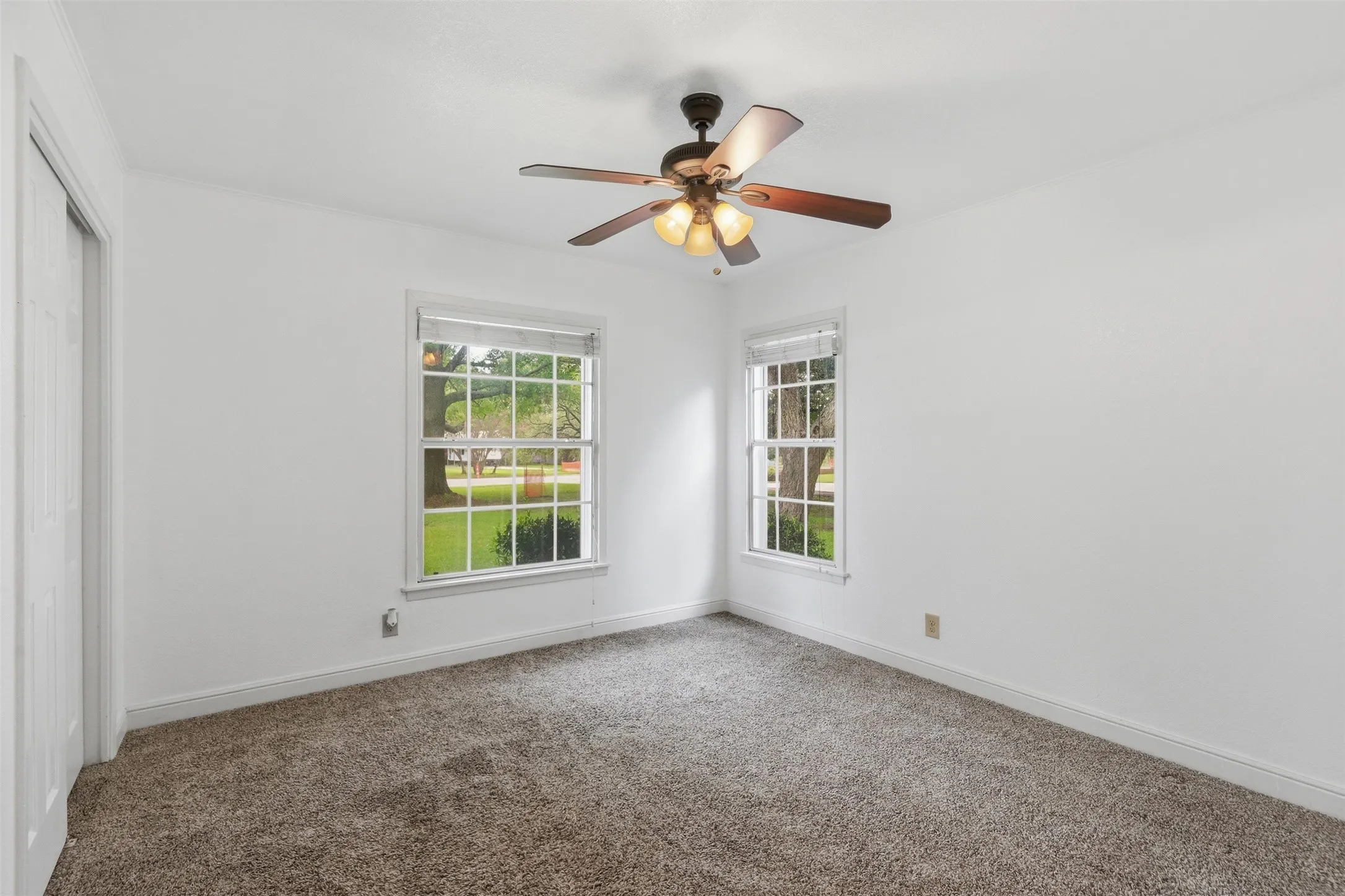 Single Family Residence For Sale in Johnson County , 908 W Westhill Drive, Cleburne, Texas 76033, 3 Bedroom, 2 Bathroom, Garage spaces, 2,574 Sqft, built in 1956, mls#21334386, Real Estate Agent in Cleburne, Homes For Sale in Johnson county, Homes For Sale in Cleburne, Realtor in Cleburne Texas, Real Estate Brokerage Independent Realty Texas, Luminita Cordes Realtor