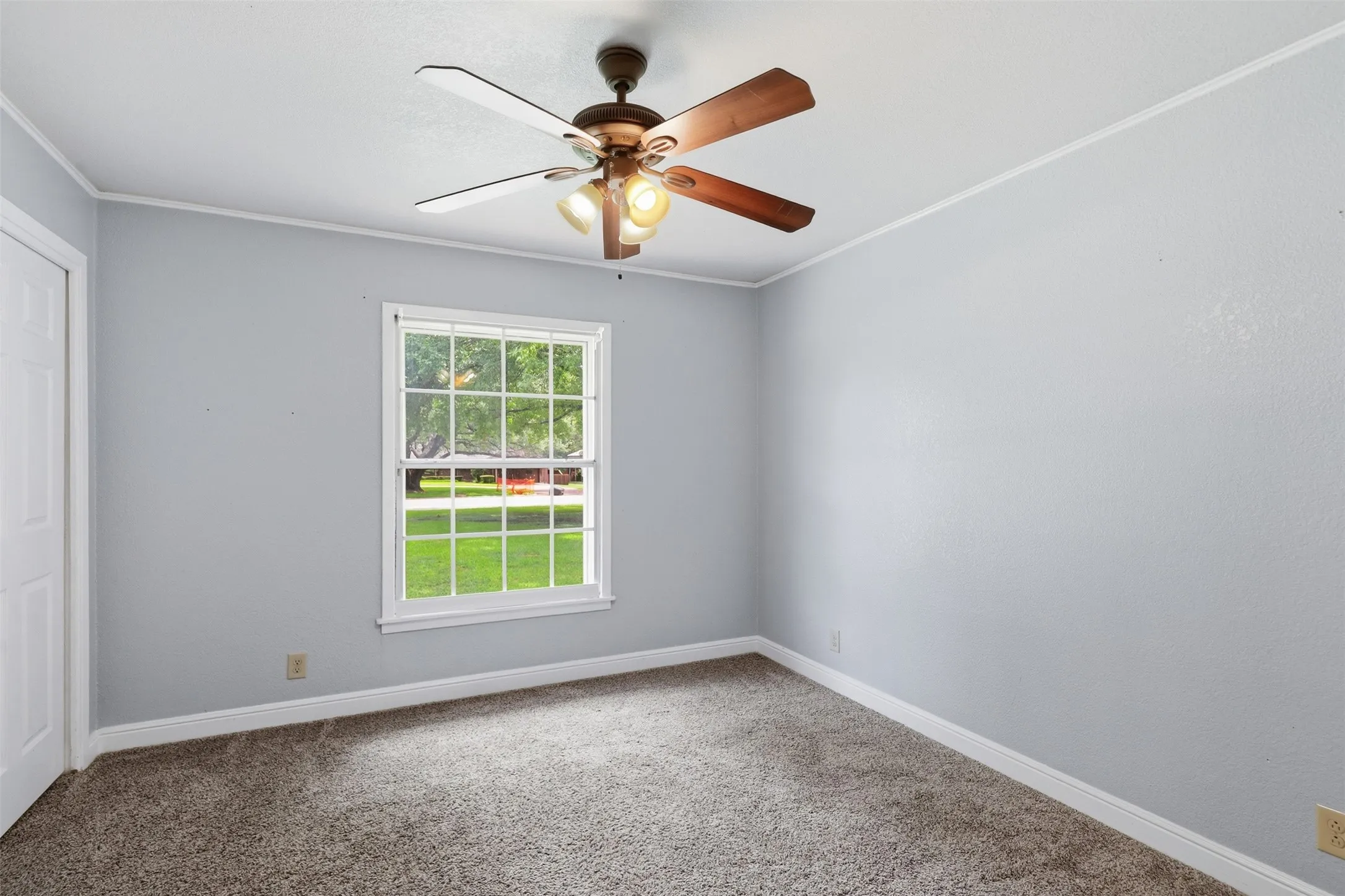 Single Family Residence For Sale in Johnson County , 908 W Westhill Drive, Cleburne, Texas 76033, 3 Bedroom, 2 Bathroom, Garage spaces, 2,574 Sqft, built in 1956, mls#21334386, Real Estate Agent in Cleburne, Homes For Sale in Johnson county, Homes For Sale in Cleburne, Realtor in Cleburne Texas, Real Estate Brokerage Independent Realty Texas, Luminita Cordes Realtor