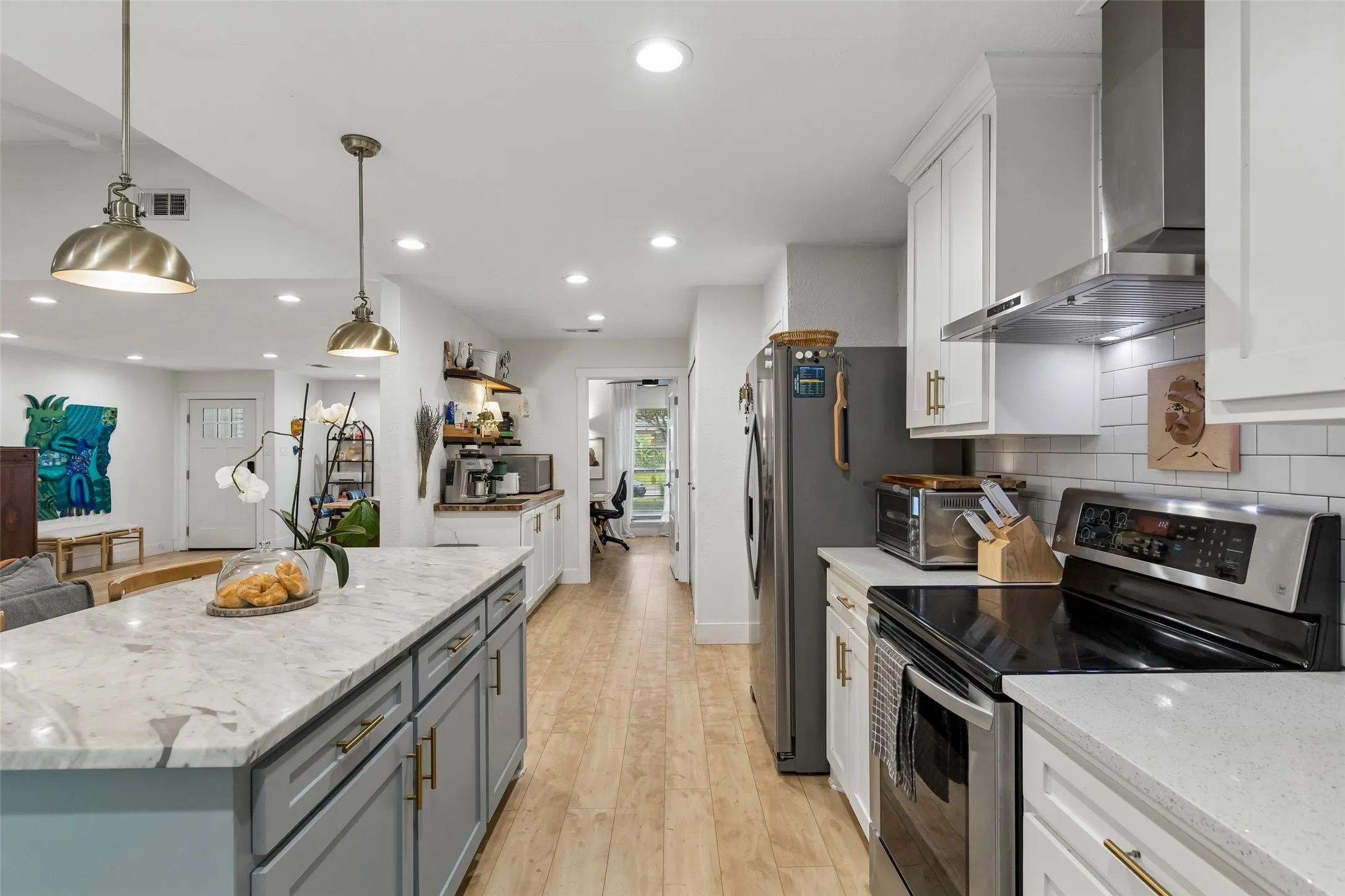 Single Family Residence For Rent in Dallas County , 3818 Ruidosa Avenue, Dallas, Texas 75228, 3 Bedrooms, 2 Bathrooms, 2 Garage spaces, 1,924 Sqft, built in 1978, Price $2,950, mls#21331275, Real Estate Agent in Dallas, Homes For Rent in Dallas county, Homes For Rent in Dallas, Realtor in Dallas Texas, Real Estate Brokerage Independent Realty Texas, Luminita Cordes Realtor