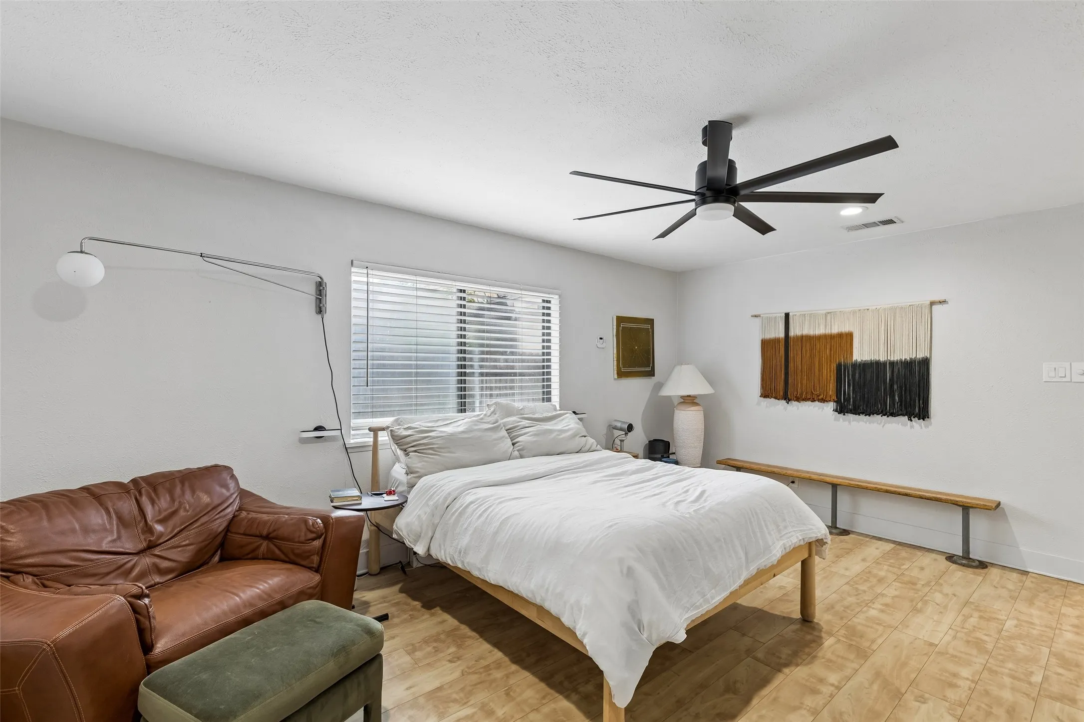 Single Family Residence For Rent in Dallas County , 3818 Ruidosa Avenue, Dallas, Texas 75228, 3 Bedrooms, 2 Bathrooms, 2 Garage spaces, 1,924 Sqft, built in 1978, Price $2,950, mls#21331275, Real Estate Agent in Dallas, Homes For Rent in Dallas county, Homes For Rent in Dallas, Realtor in Dallas Texas, Real Estate Brokerage Independent Realty Texas, Luminita Cordes Realtor