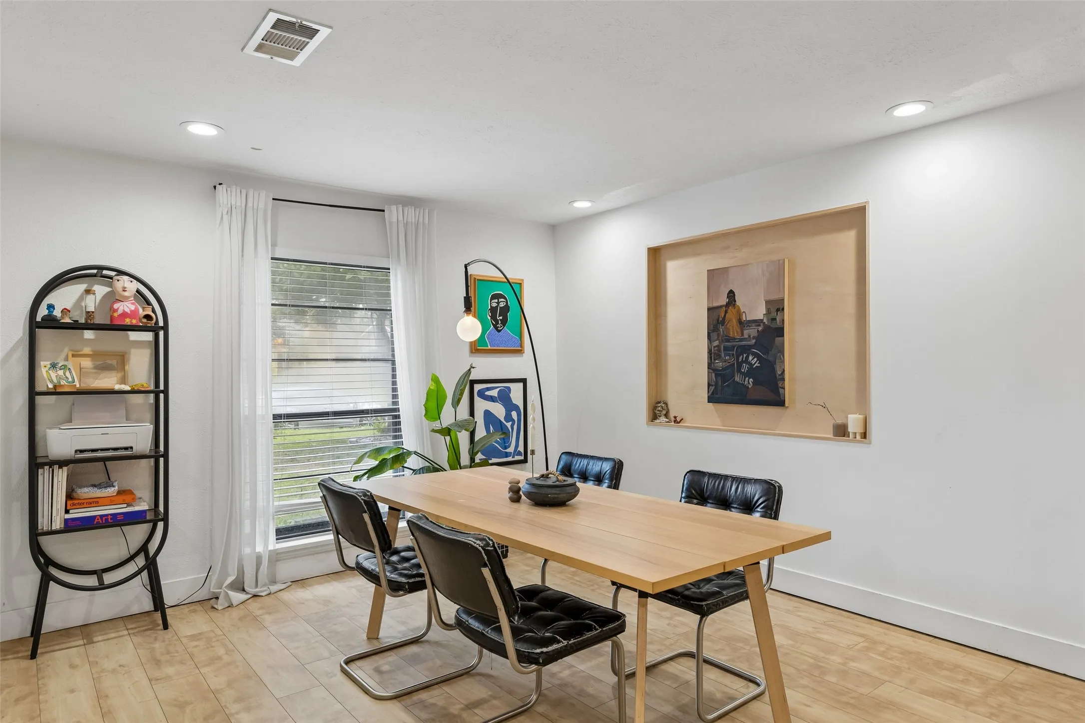 Single Family Residence For Rent in Dallas County , 3818 Ruidosa Avenue, Dallas, Texas 75228, 3 Bedrooms, 2 Bathrooms, 2 Garage spaces, 1,924 Sqft, built in 1978, Price $2,950, mls#21331275, Real Estate Agent in Dallas, Homes For Rent in Dallas county, Homes For Rent in Dallas, Realtor in Dallas Texas, Real Estate Brokerage Independent Realty Texas, Luminita Cordes Realtor