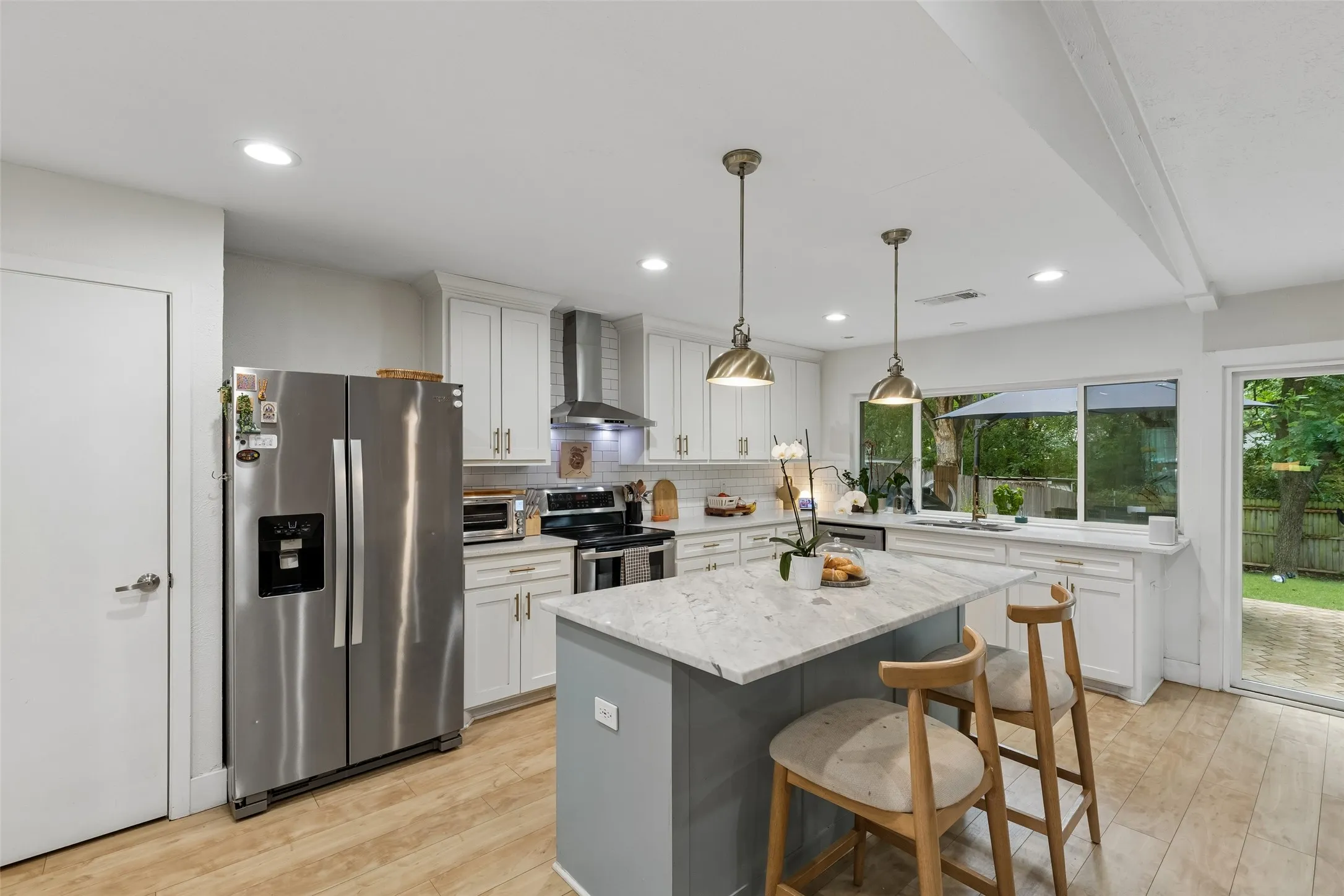 Single Family Residence For Rent in Dallas County , 3818 Ruidosa Avenue, Dallas, Texas 75228, 3 Bedrooms, 2 Bathrooms, 2 Garage spaces, 1,924 Sqft, built in 1978, Price $2,950, mls#21331275, Real Estate Agent in Dallas, Homes For Rent in Dallas county, Homes For Rent in Dallas, Realtor in Dallas Texas, Real Estate Brokerage Independent Realty Texas, Luminita Cordes Realtor
