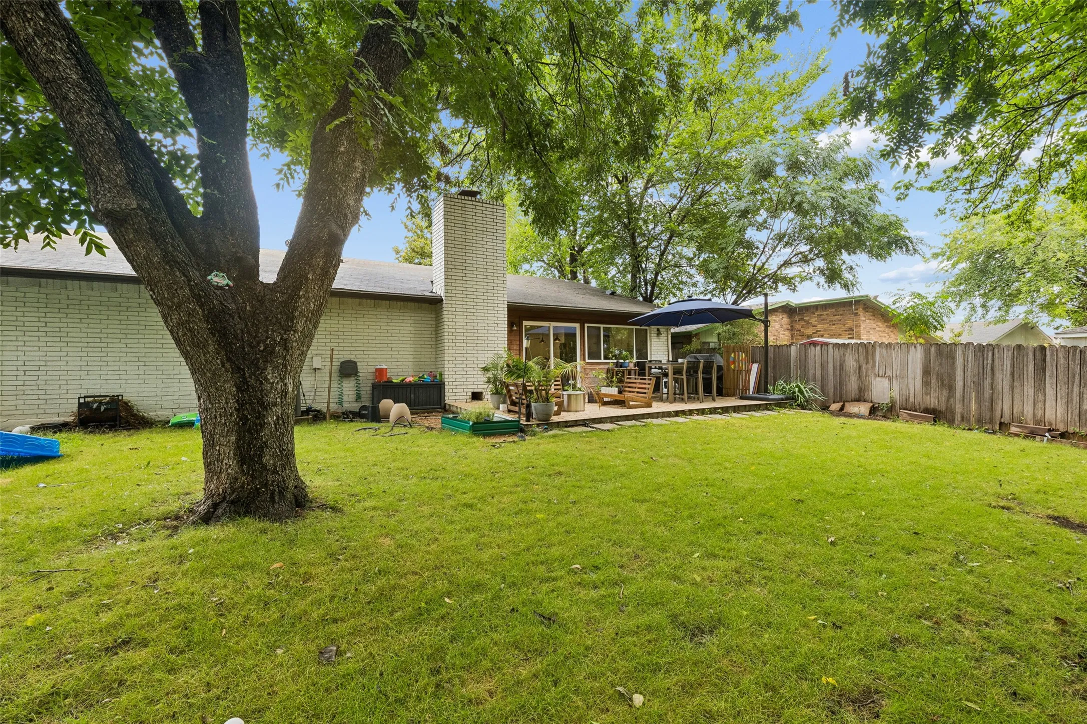 Single Family Residence For Rent in Dallas County , 3818 Ruidosa Avenue, Dallas, Texas 75228, 3 Bedrooms, 2 Bathrooms, 2 Garage spaces, 1,924 Sqft, built in 1978, Price $2,950, mls#21331275, Real Estate Agent in Dallas, Homes For Rent in Dallas county, Homes For Rent in Dallas, Realtor in Dallas Texas, Real Estate Brokerage Independent Realty Texas, Luminita Cordes Realtor