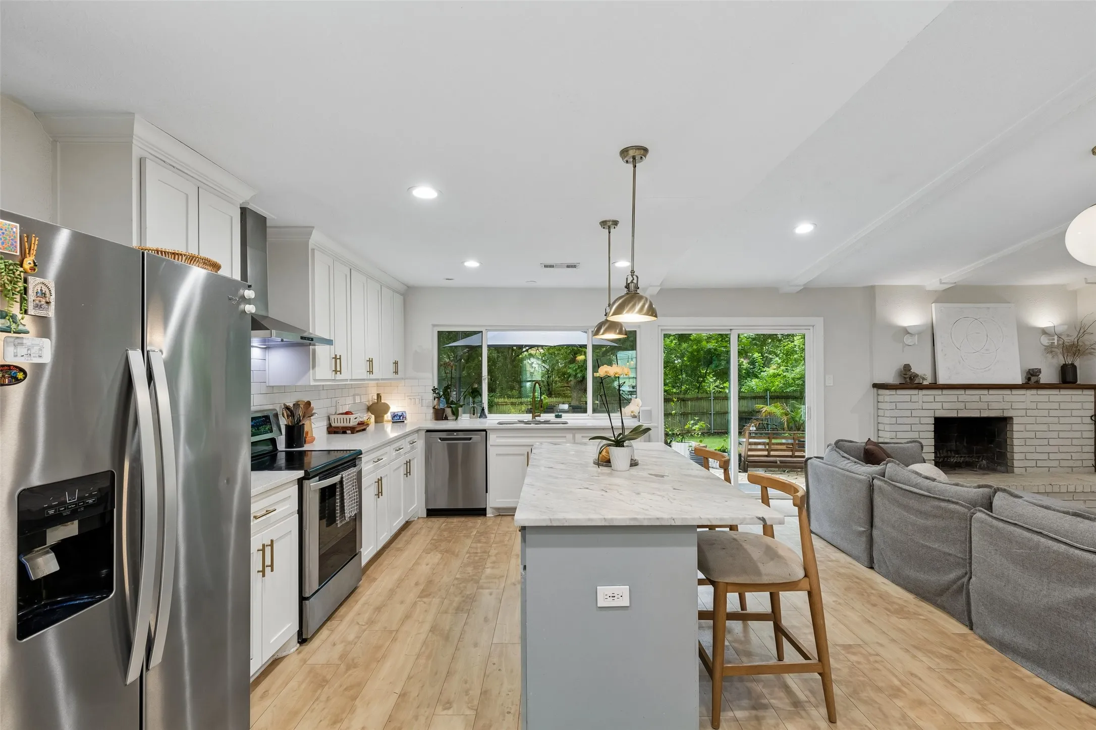 Single Family Residence For Rent in Dallas County , 3818 Ruidosa Avenue, Dallas, Texas 75228, 3 Bedrooms, 2 Bathrooms, 2 Garage spaces, 1,924 Sqft, built in 1978, Price $2,950, mls#21331275, Real Estate Agent in Dallas, Homes For Rent in Dallas county, Homes For Rent in Dallas, Realtor in Dallas Texas, Real Estate Brokerage Independent Realty Texas, Luminita Cordes Realtor