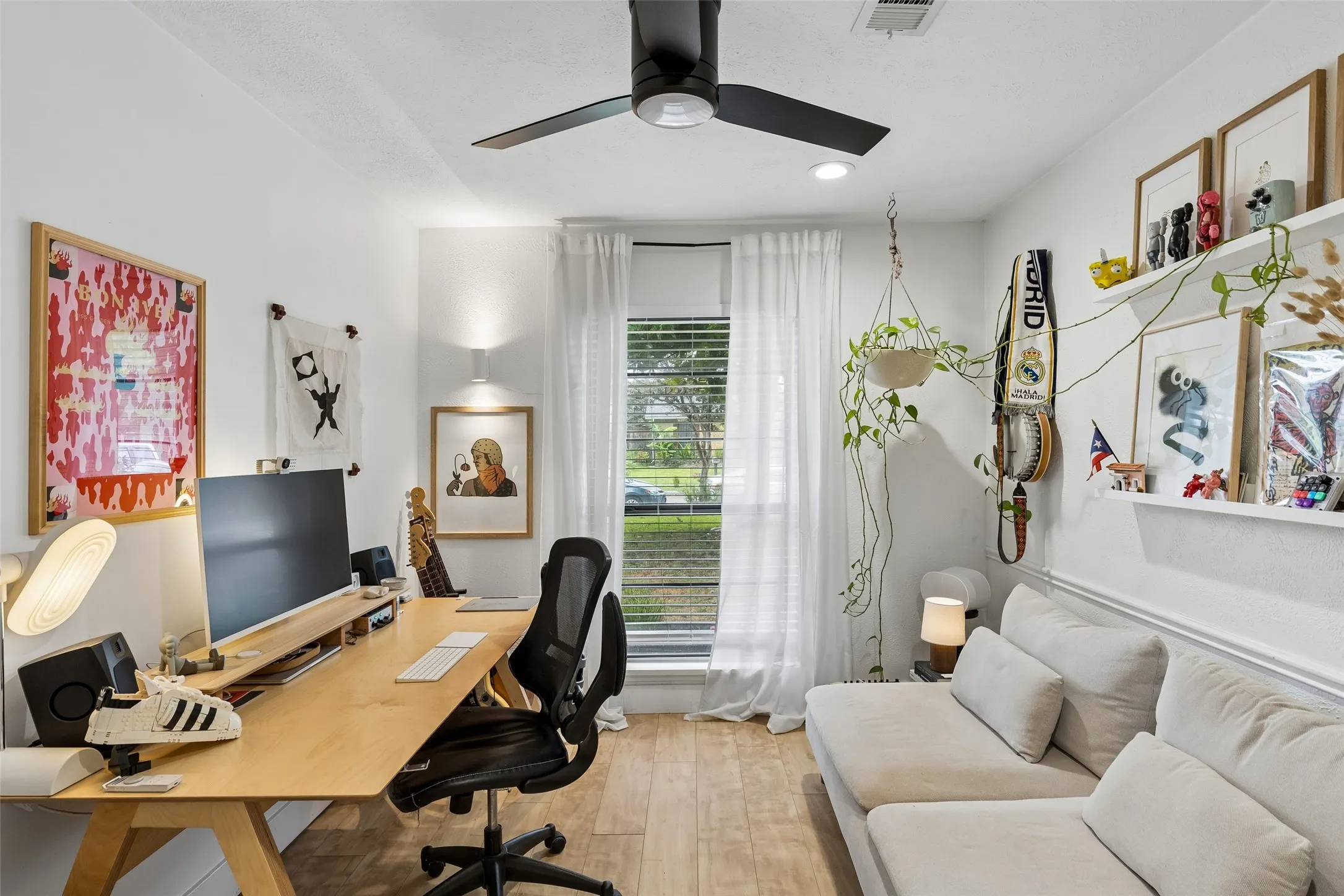 Single Family Residence For Rent in Dallas County , 3818 Ruidosa Avenue, Dallas, Texas 75228, 3 Bedrooms, 2 Bathrooms, 2 Garage spaces, 1,924 Sqft, built in 1978, Price $2,950, mls#21331275, Real Estate Agent in Dallas, Homes For Rent in Dallas county, Homes For Rent in Dallas, Realtor in Dallas Texas, Real Estate Brokerage Independent Realty Texas, Luminita Cordes Realtor